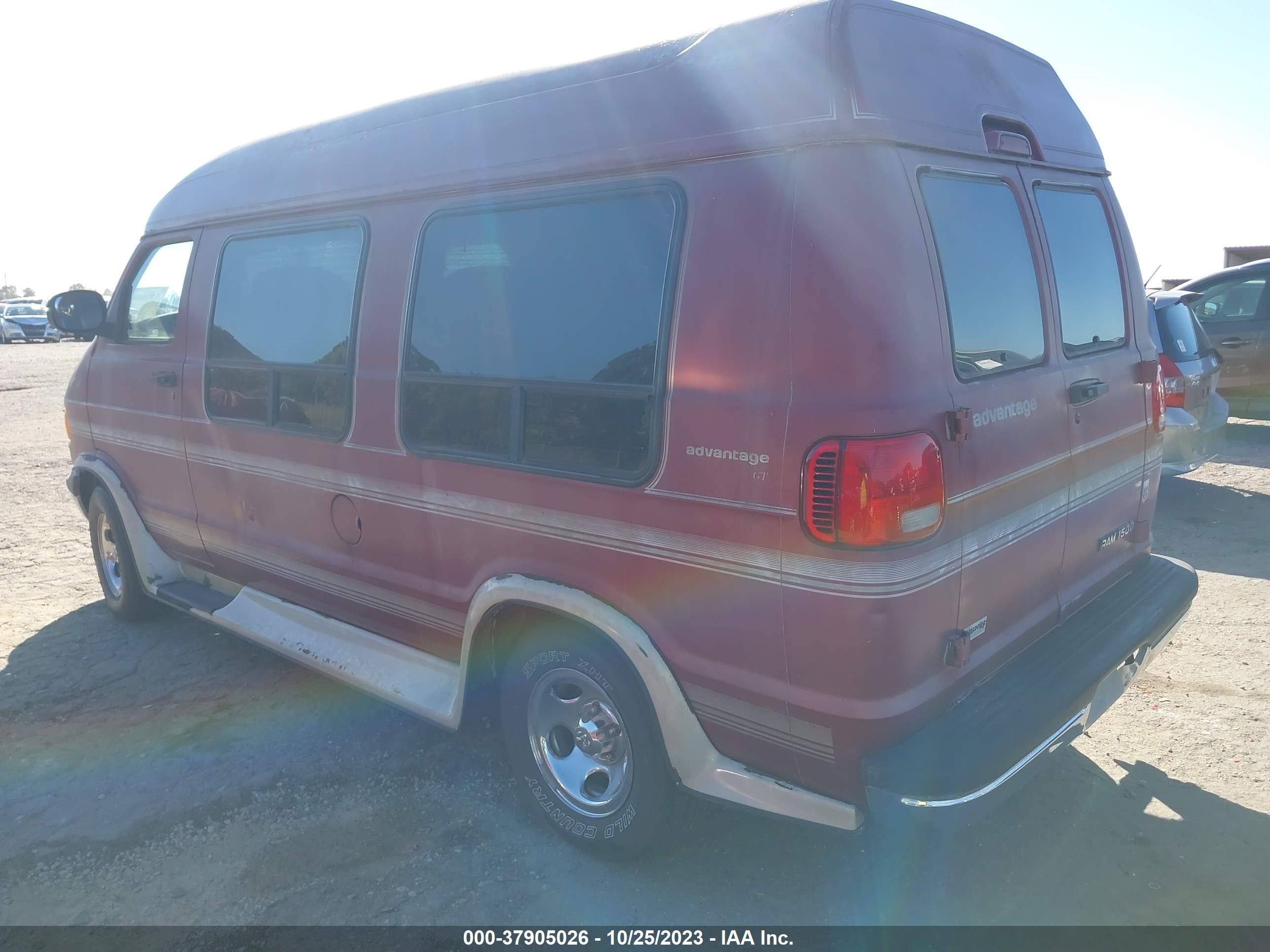 Photo 2 VIN: 2B6HB11YXXK540413 - DODGE RAM VAN 