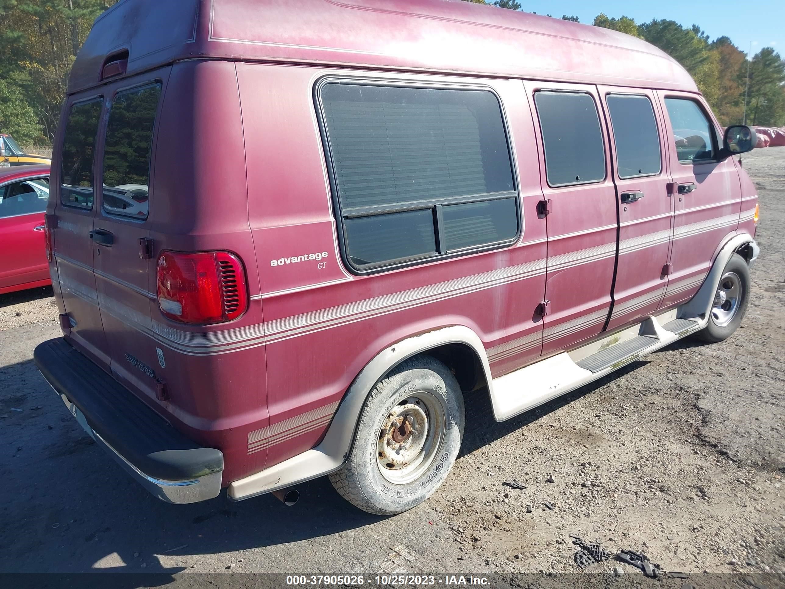 Photo 3 VIN: 2B6HB11YXXK540413 - DODGE RAM VAN 