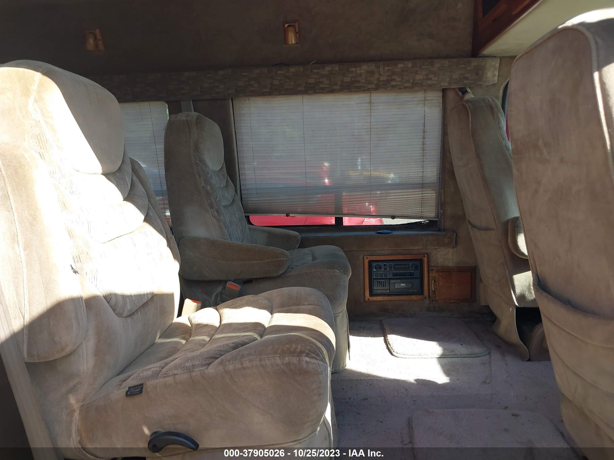 Photo 7 VIN: 2B6HB11YXXK540413 - DODGE RAM VAN 