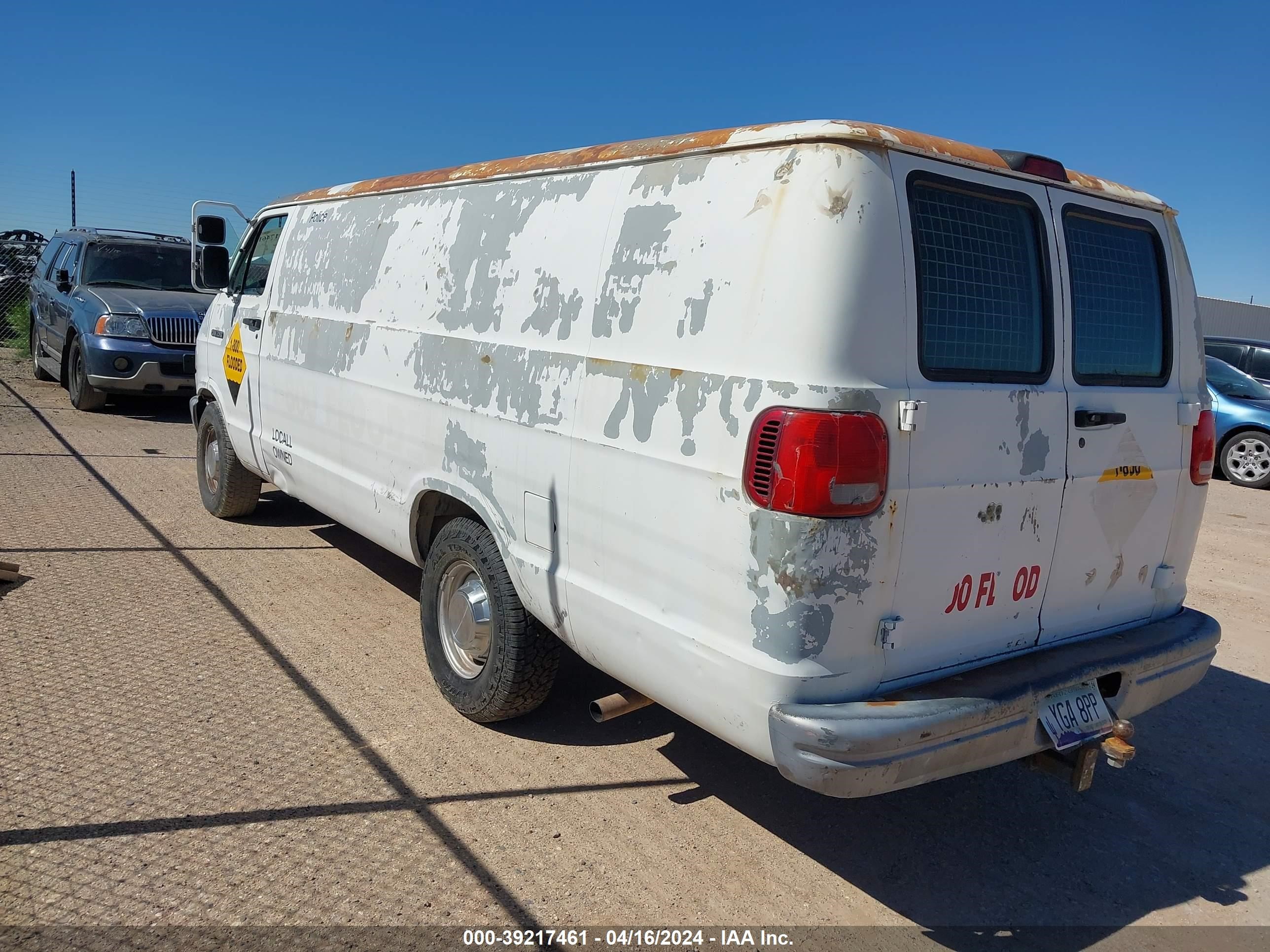 Photo 2 VIN: 2B6HB21X7RK133391 - DODGE RAM VAN 