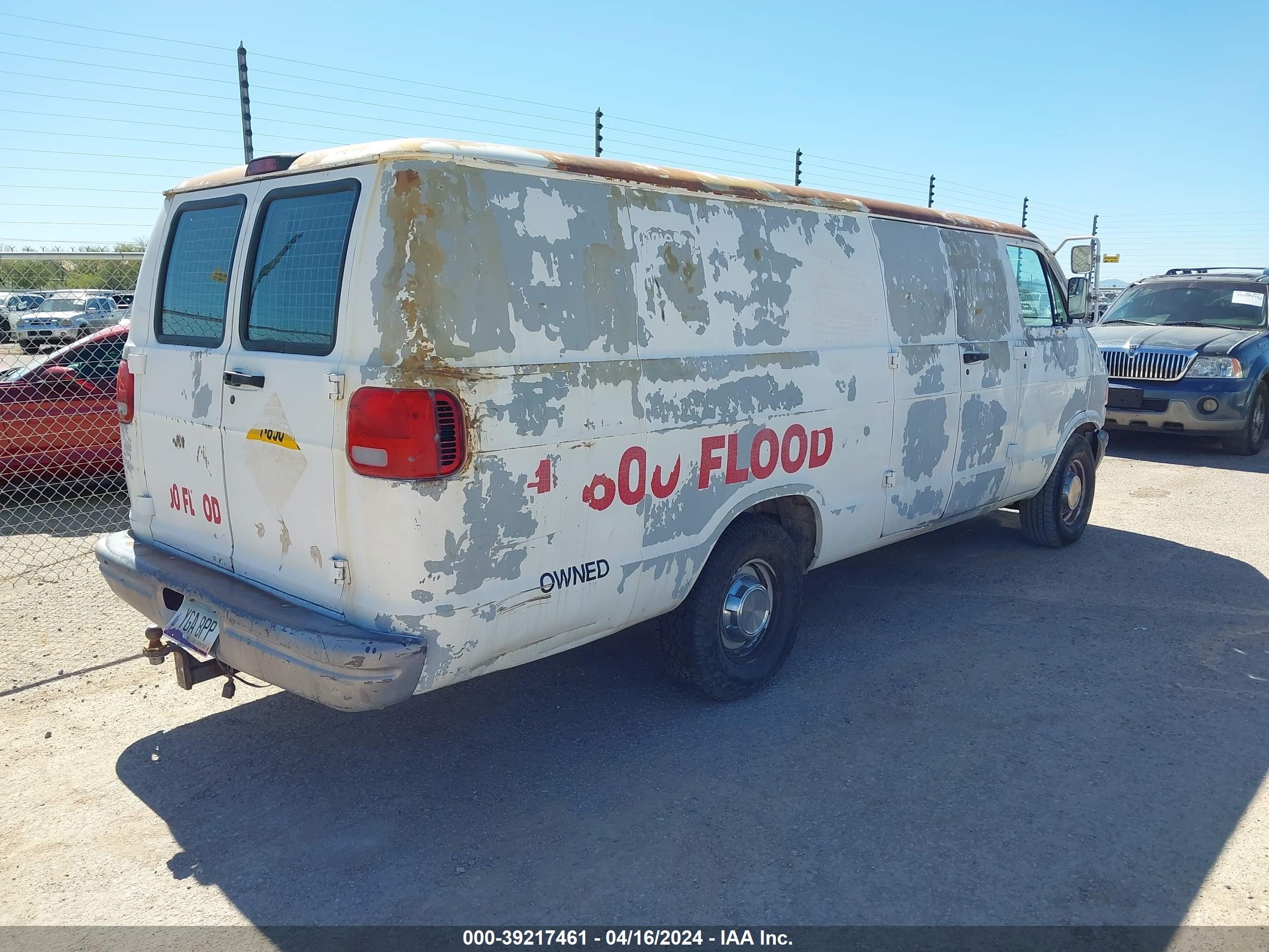 Photo 3 VIN: 2B6HB21X7RK133391 - DODGE RAM VAN 