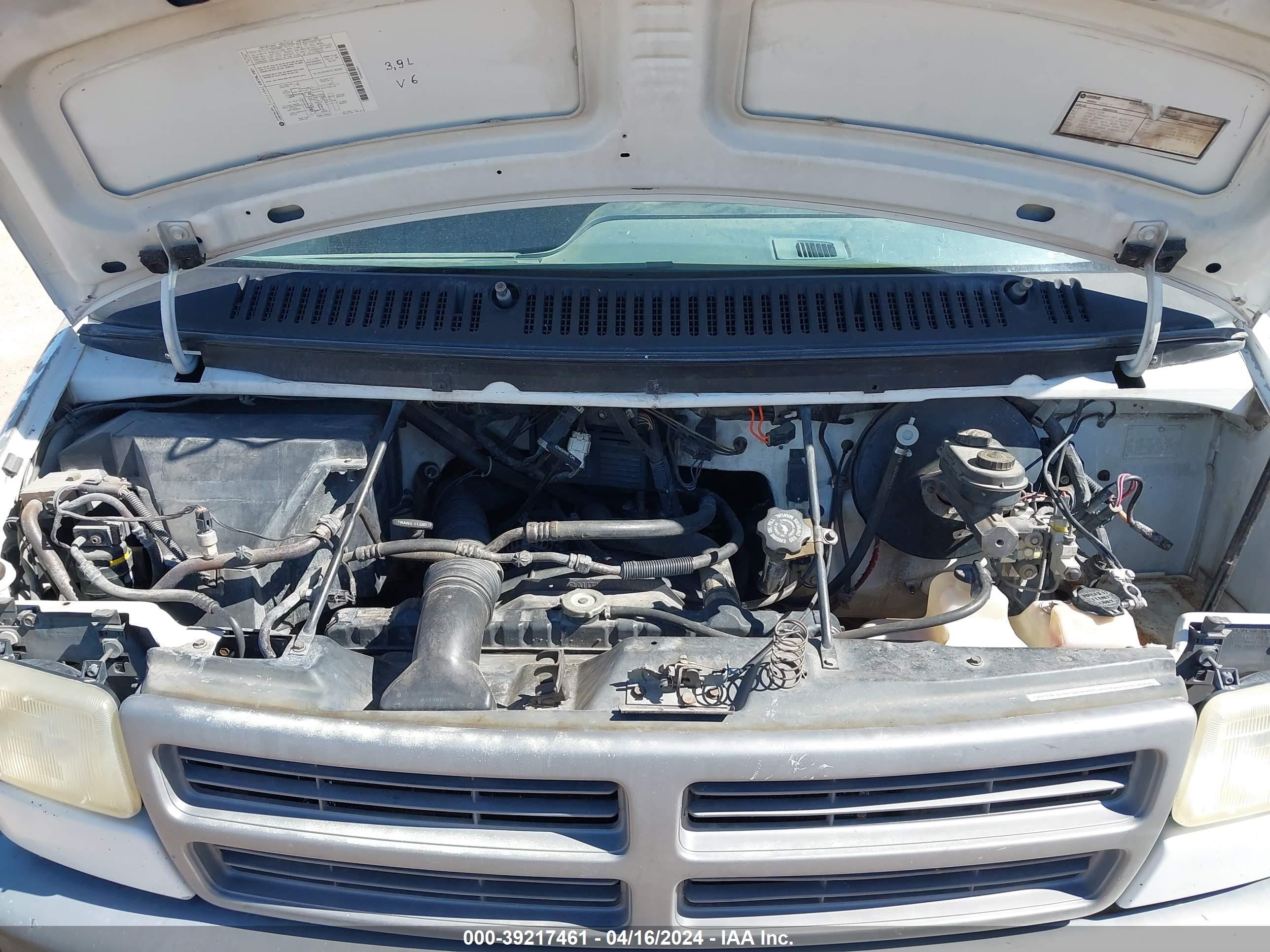 Photo 9 VIN: 2B6HB21X7RK133391 - DODGE RAM VAN 