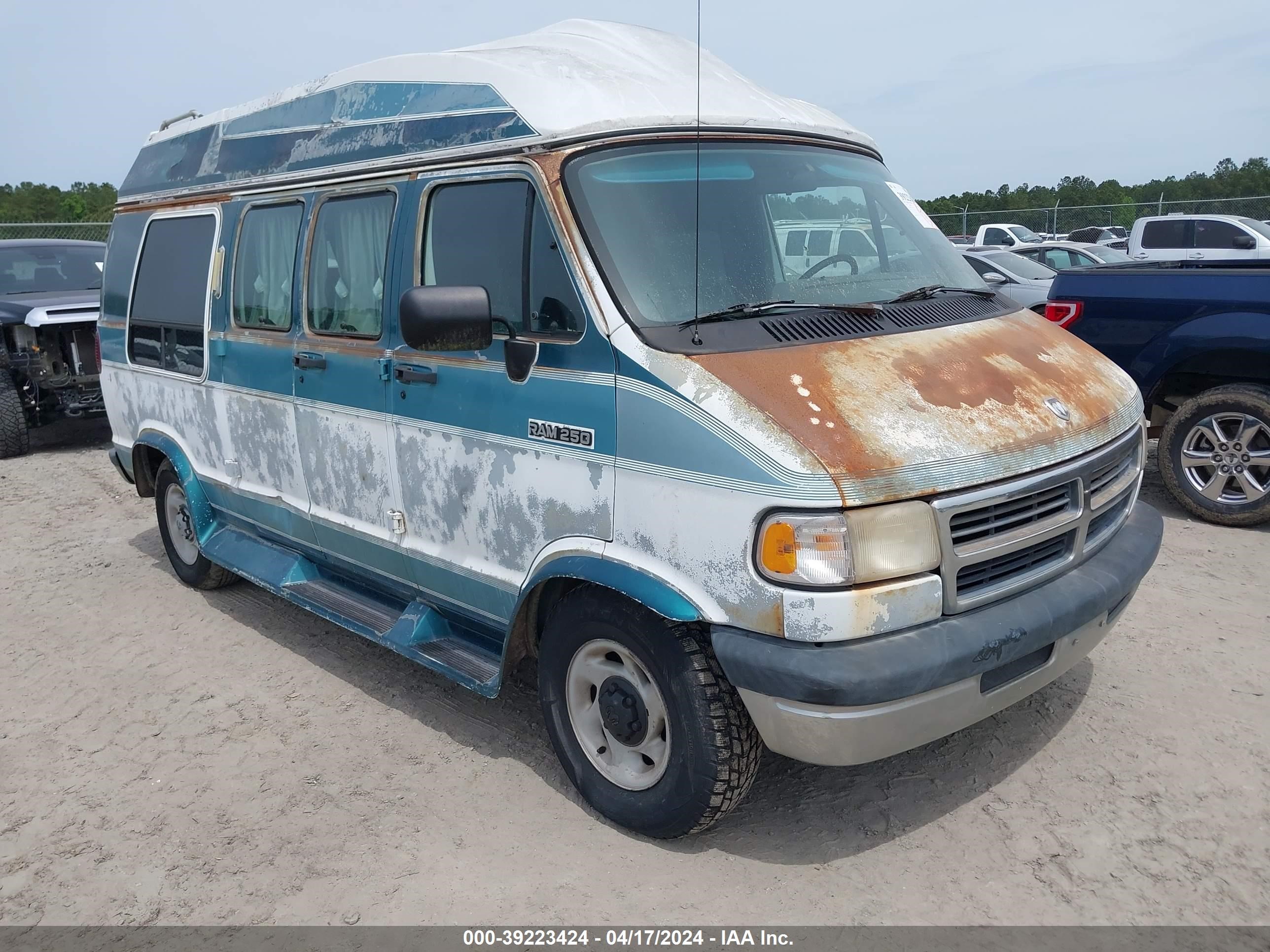 Photo 0 VIN: 2B6HB21Y0RK570528 - DODGE RAM VAN 