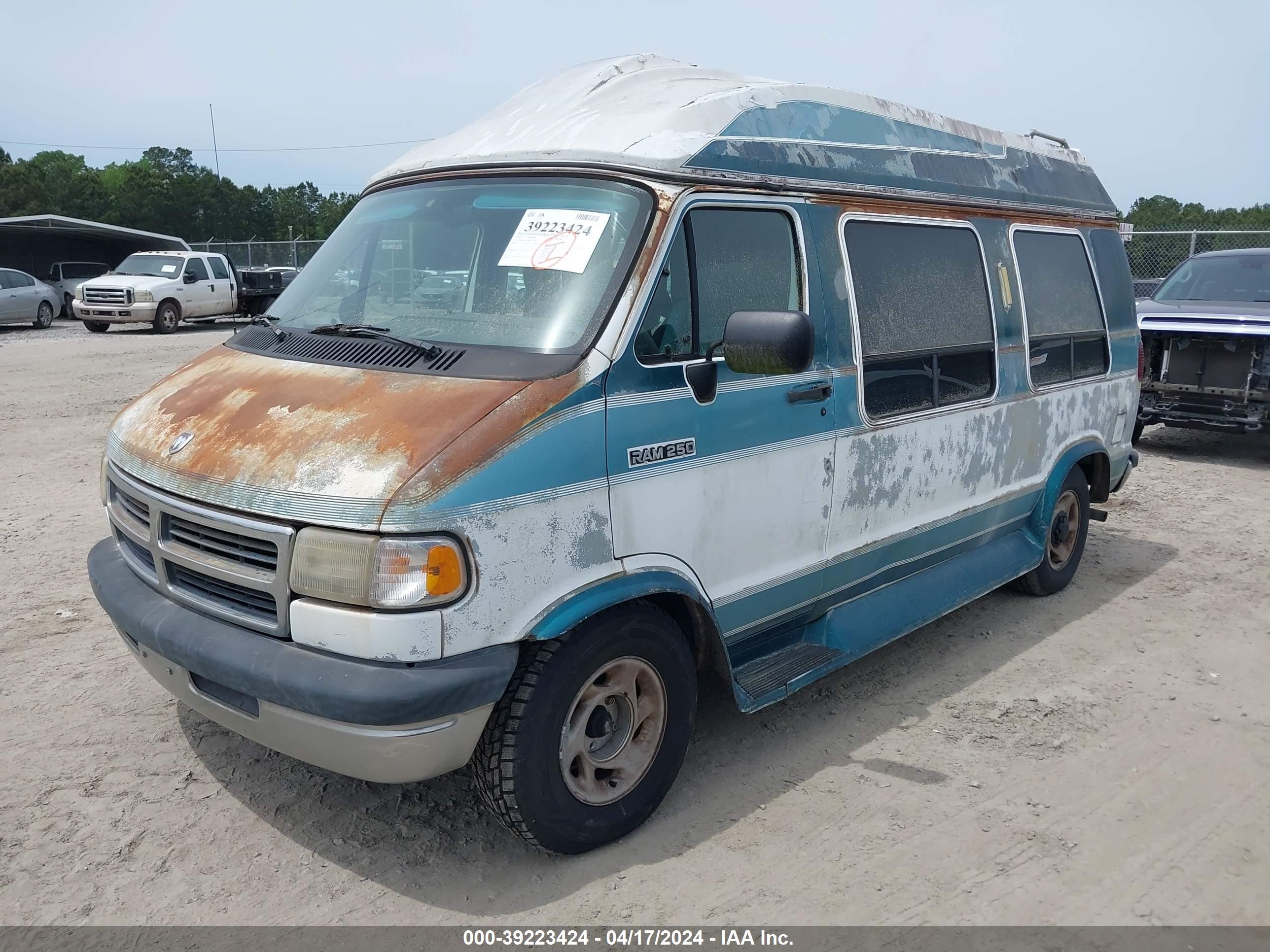 Photo 1 VIN: 2B6HB21Y0RK570528 - DODGE RAM VAN 