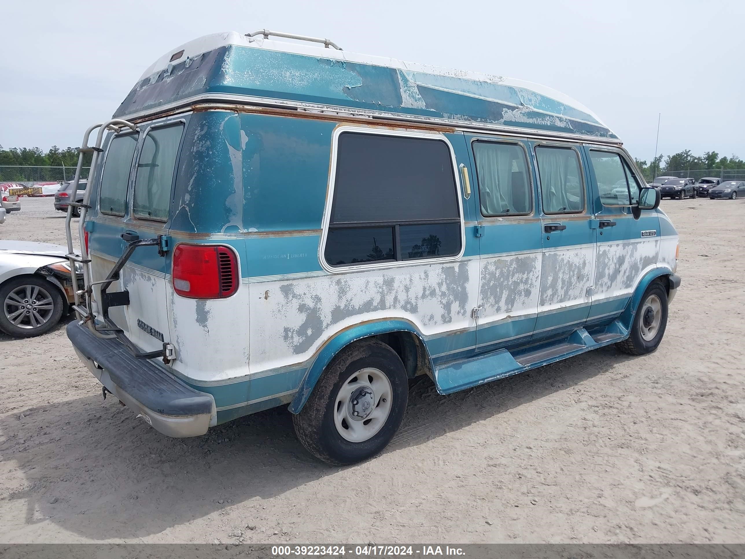 Photo 3 VIN: 2B6HB21Y0RK570528 - DODGE RAM VAN 