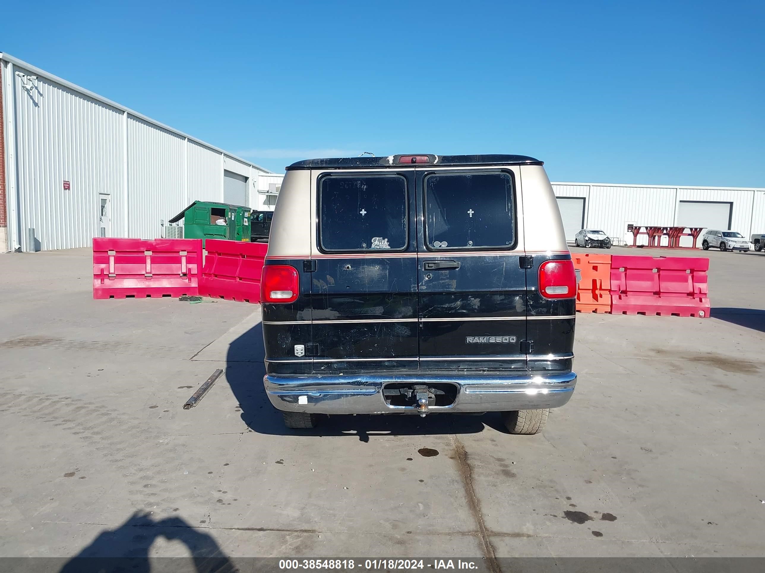 Photo 16 VIN: 2B6HB21Y2SK517593 - DODGE RAM VAN 