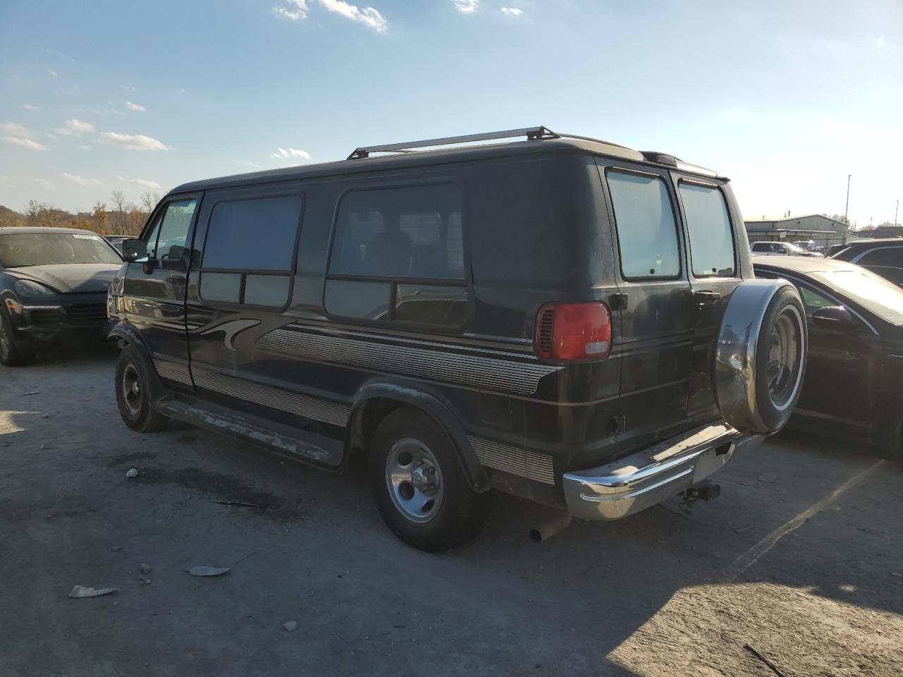 Photo 1 VIN: 2B6HB21Y4TK141920 - DODGE RAM VAN 