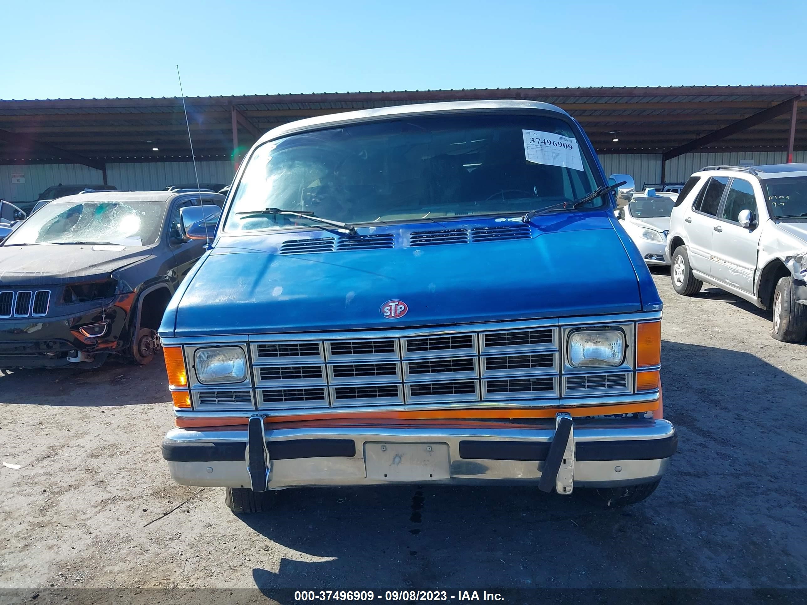 Photo 11 VIN: 2B6HB21Y6NK119050 - DODGE RAM VAN 