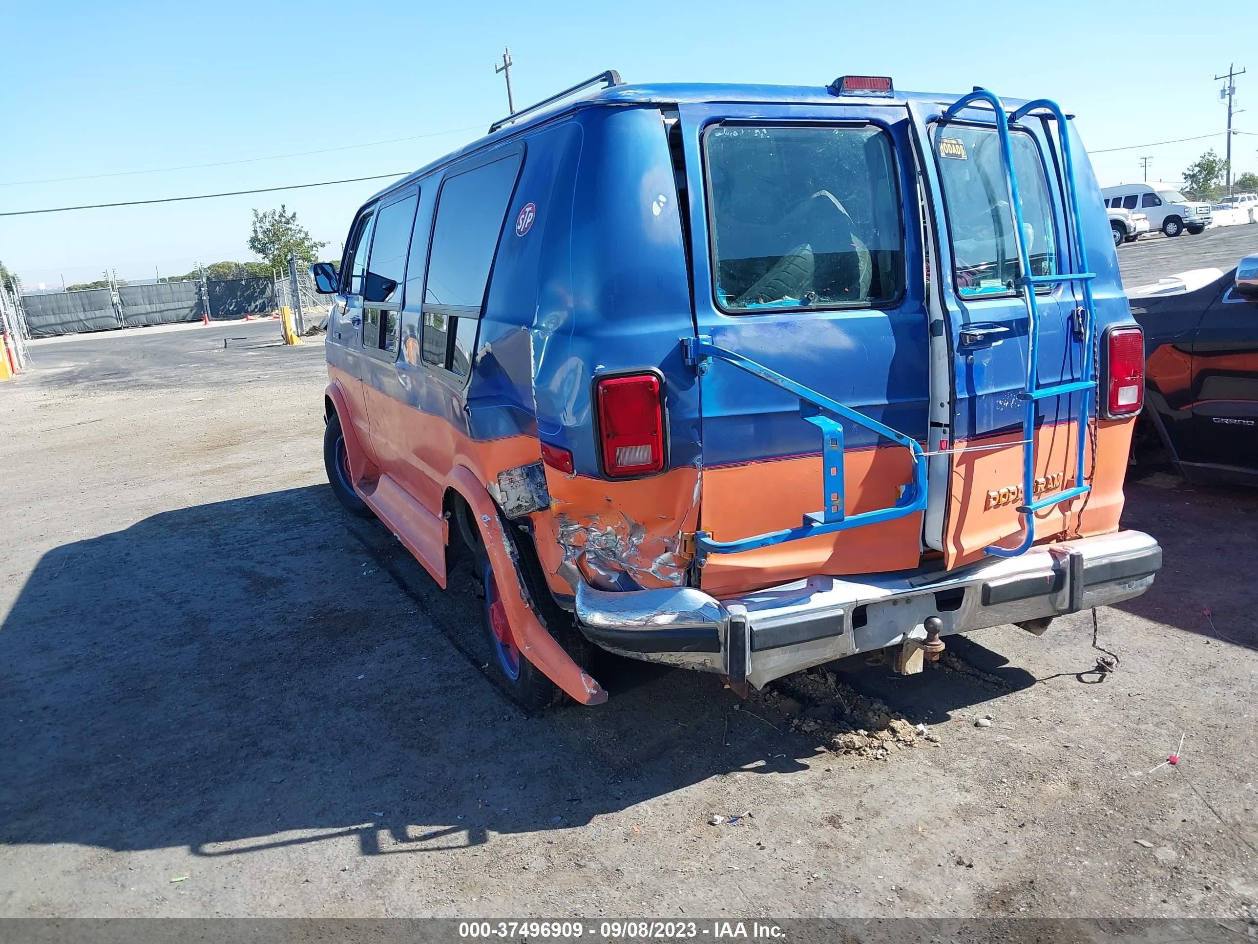 Photo 2 VIN: 2B6HB21Y6NK119050 - DODGE RAM VAN 