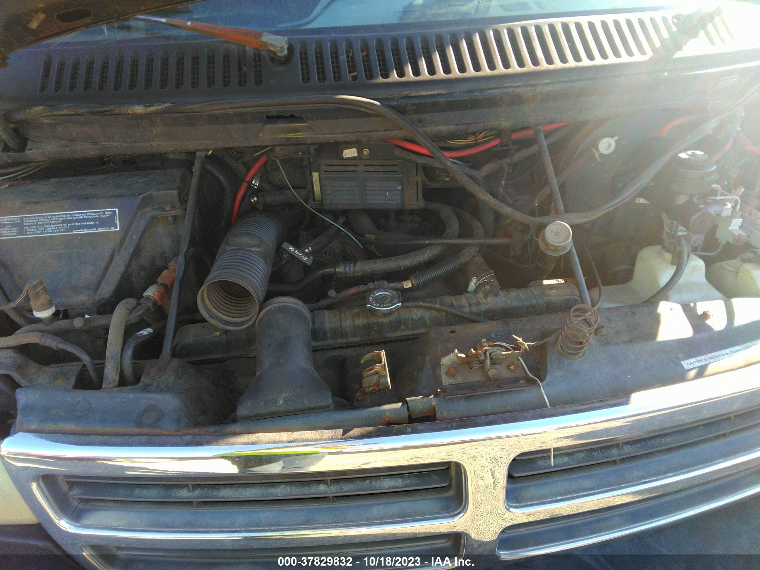 Photo 9 VIN: 2B6HB21Y8RK579493 - DODGE RAM VAN 