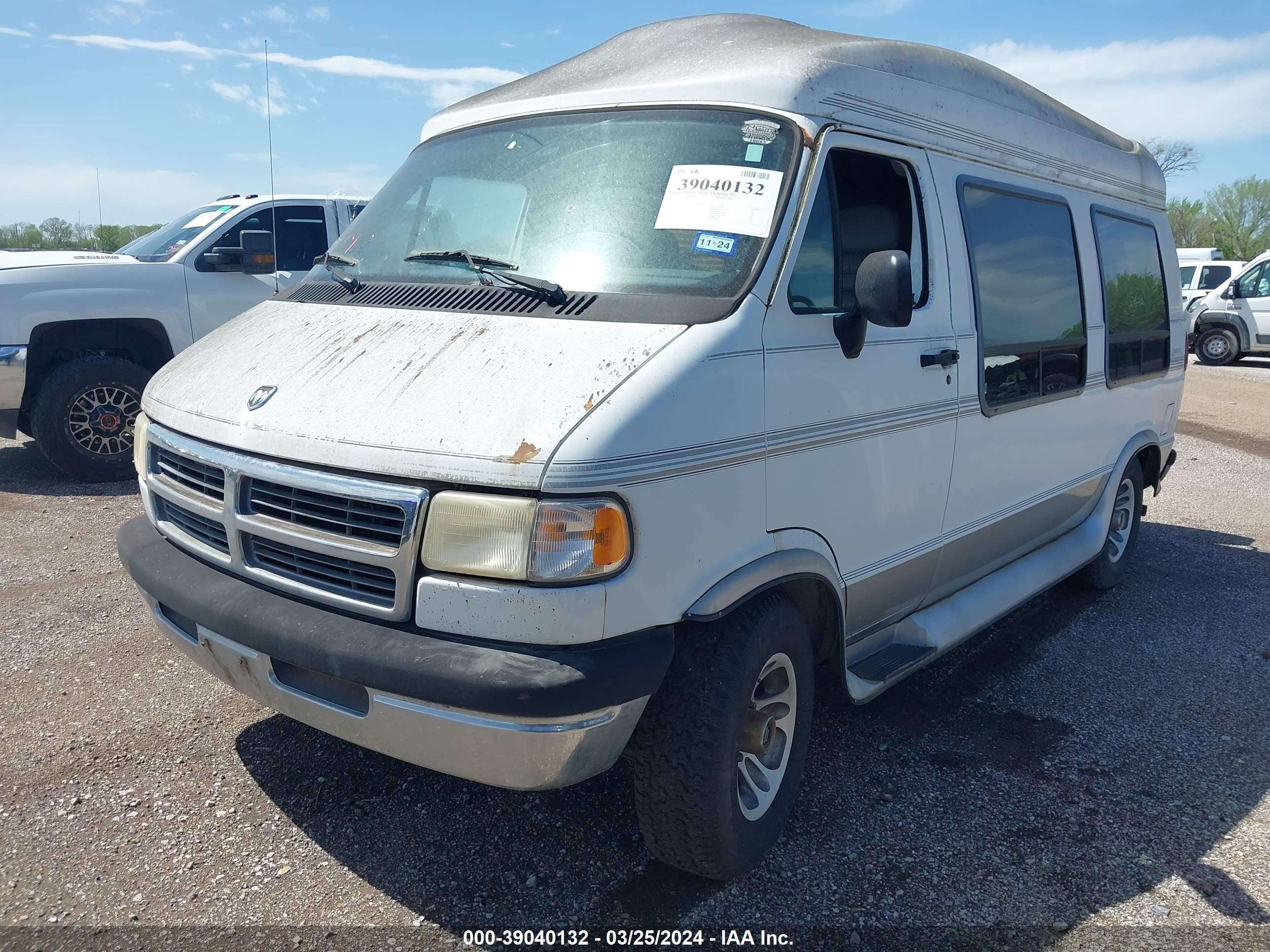 Photo 1 VIN: 2B6HB21ZXVK561578 - DODGE RAM VAN 