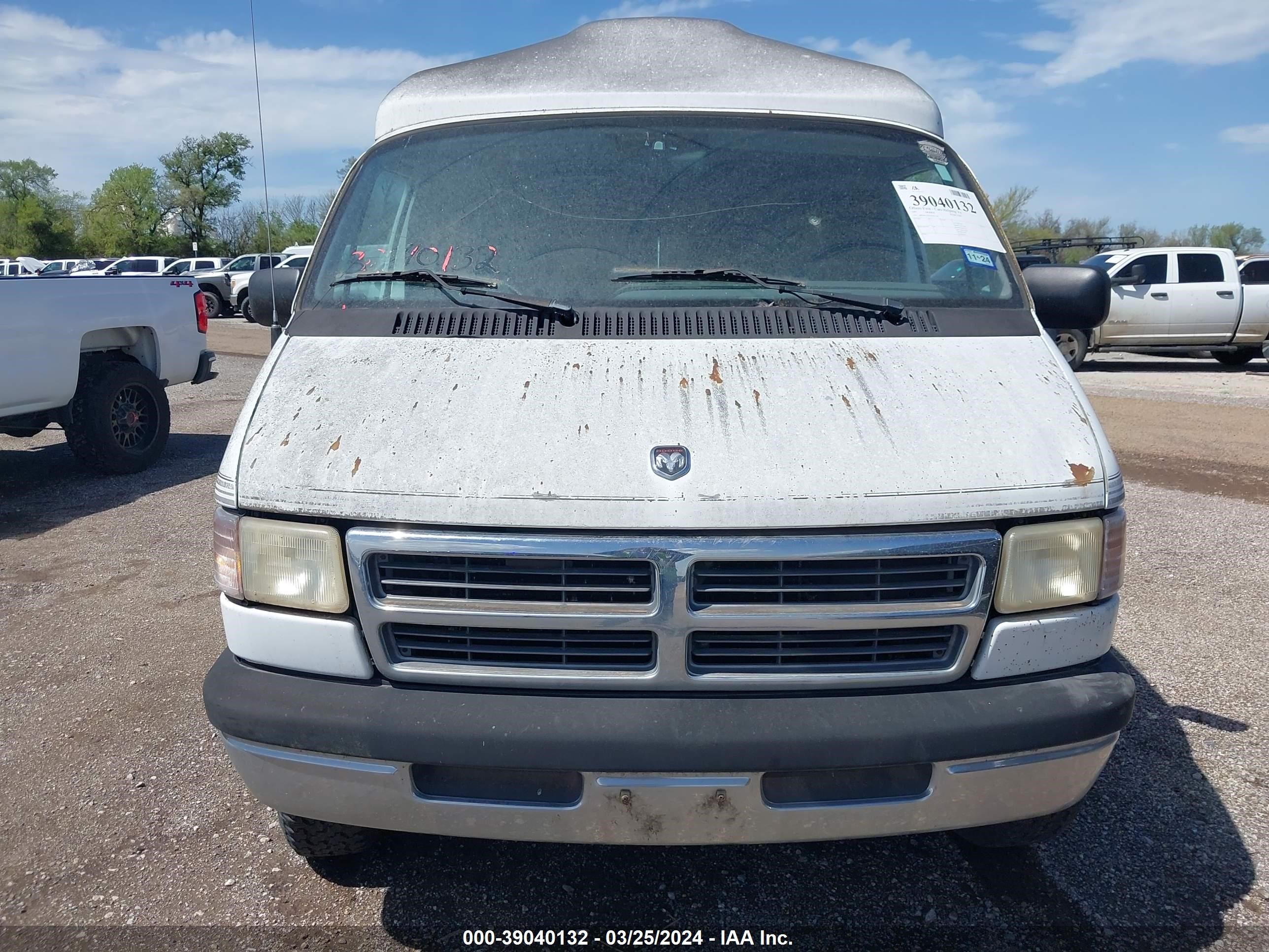 Photo 11 VIN: 2B6HB21ZXVK561578 - DODGE RAM VAN 