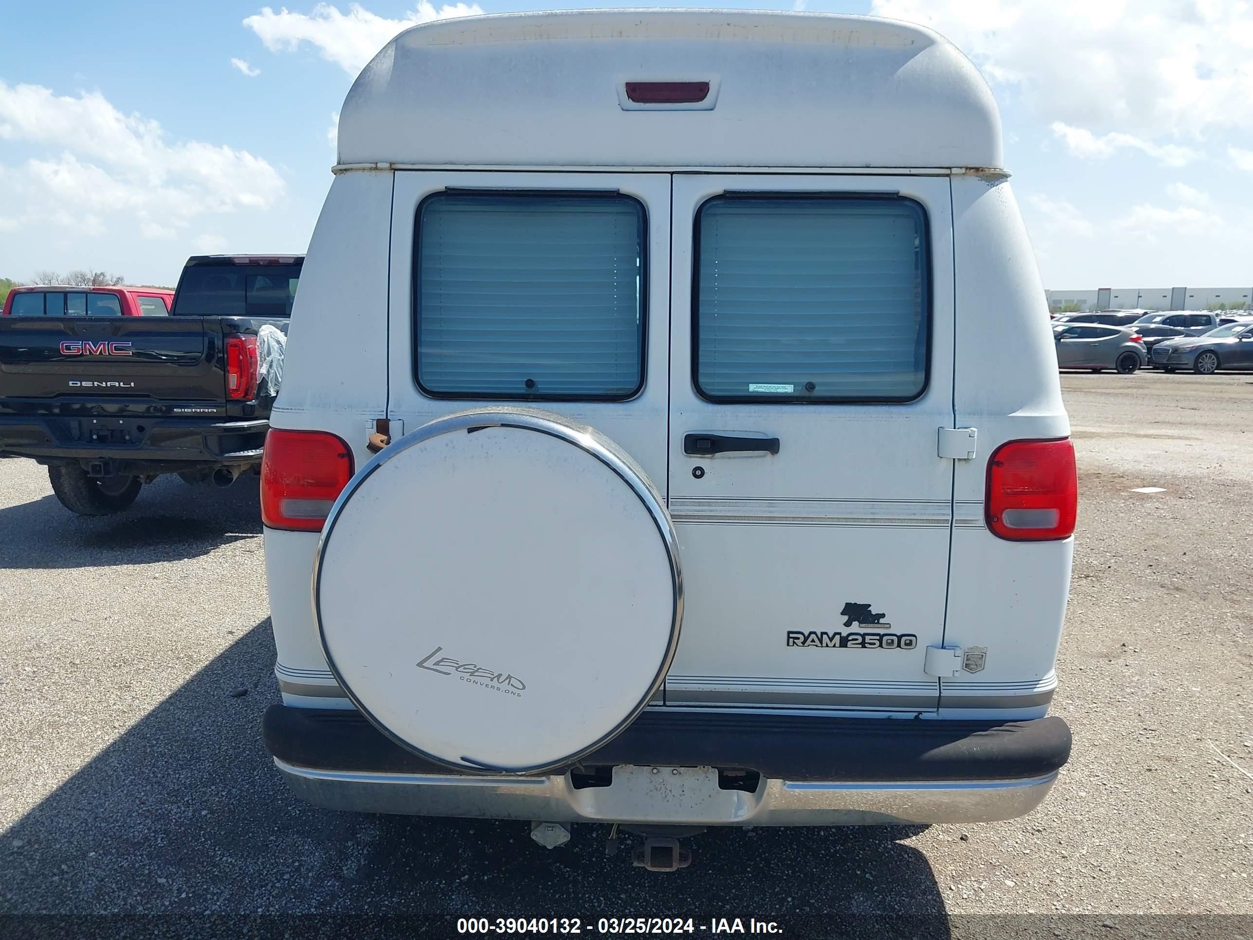 Photo 15 VIN: 2B6HB21ZXVK561578 - DODGE RAM VAN 