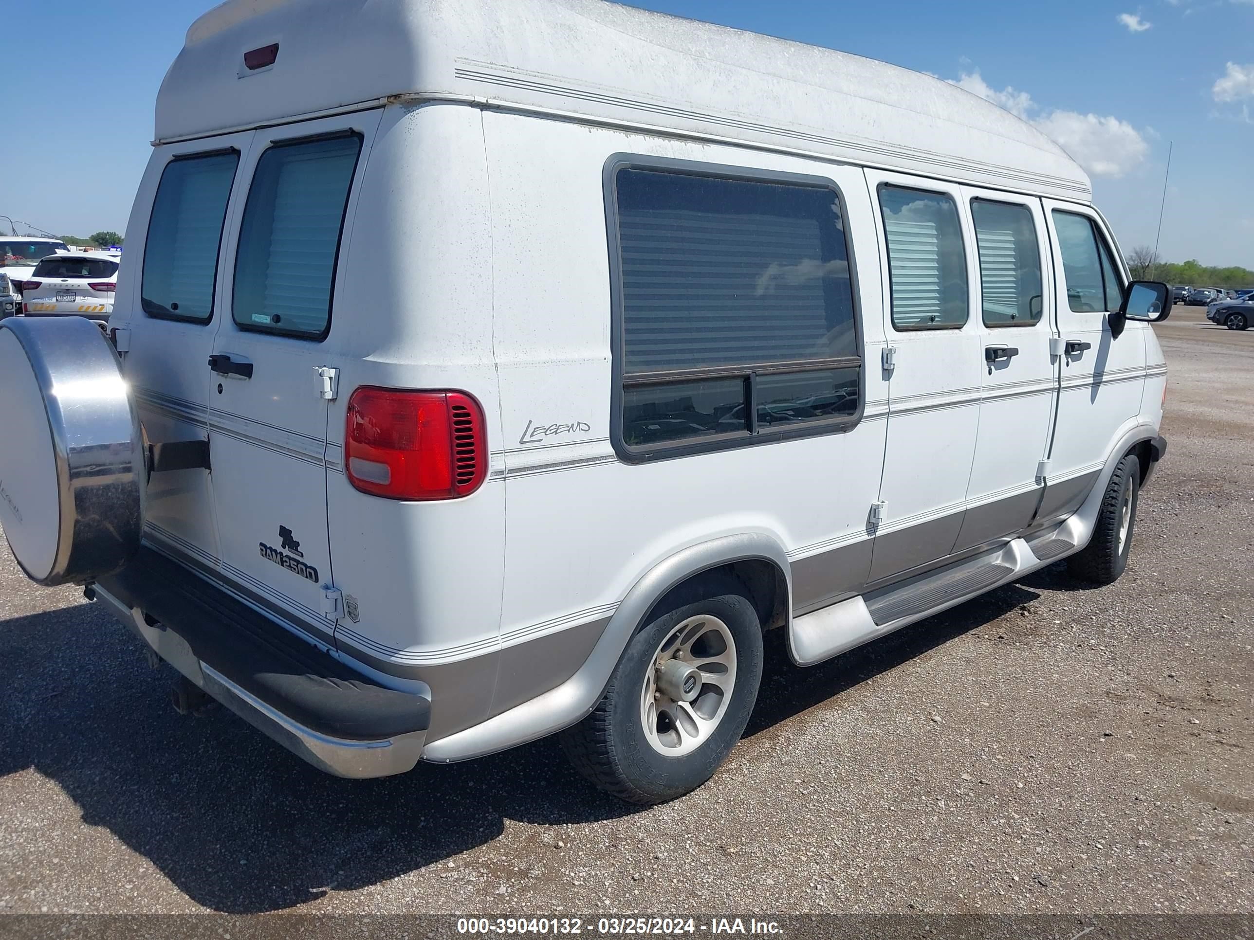 Photo 3 VIN: 2B6HB21ZXVK561578 - DODGE RAM VAN 