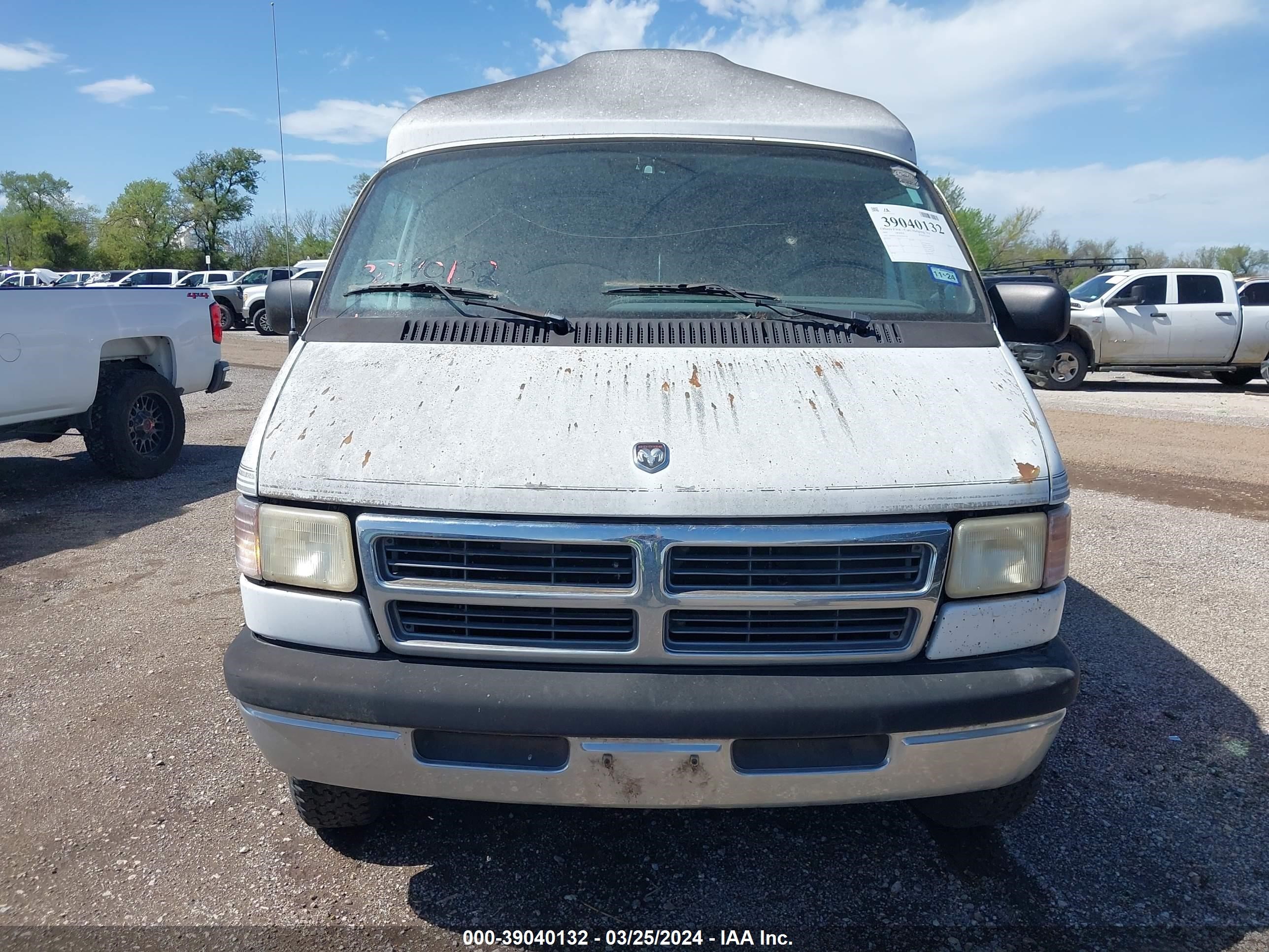 Photo 5 VIN: 2B6HB21ZXVK561578 - DODGE RAM VAN 