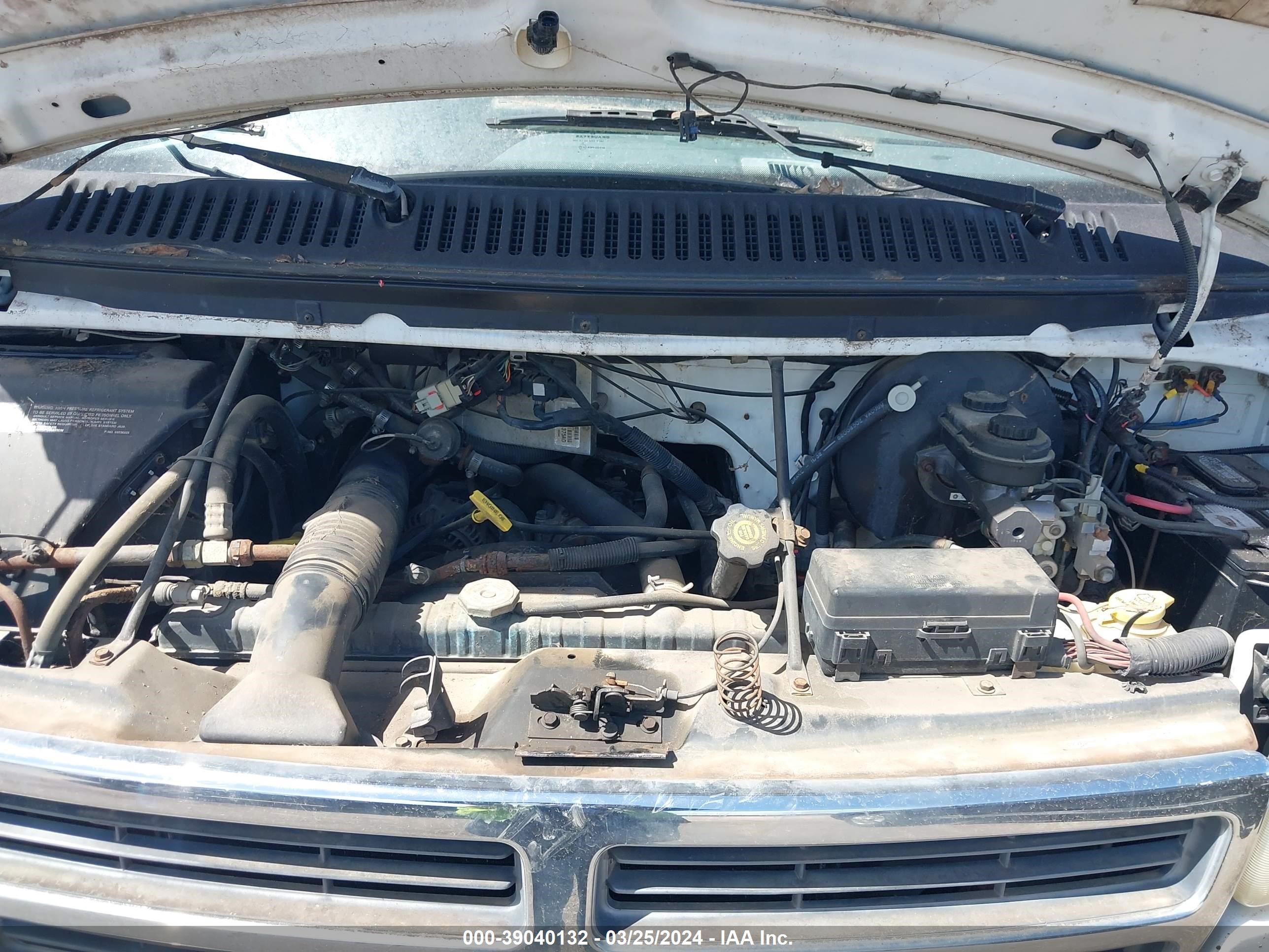 Photo 9 VIN: 2B6HB21ZXVK561578 - DODGE RAM VAN 