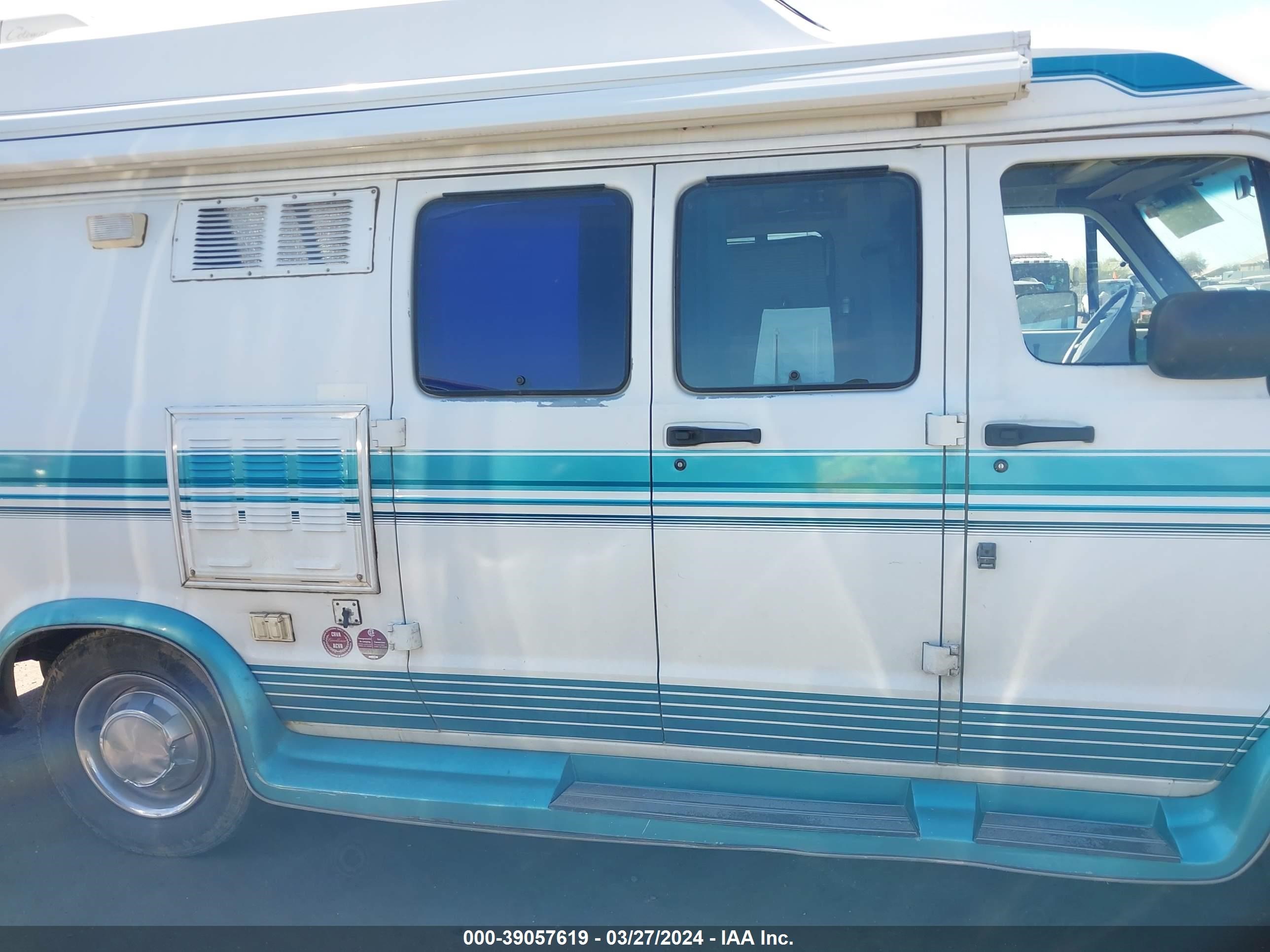 Photo 11 VIN: 2B6KB31Y3RK176324 - DODGE RAM VAN 