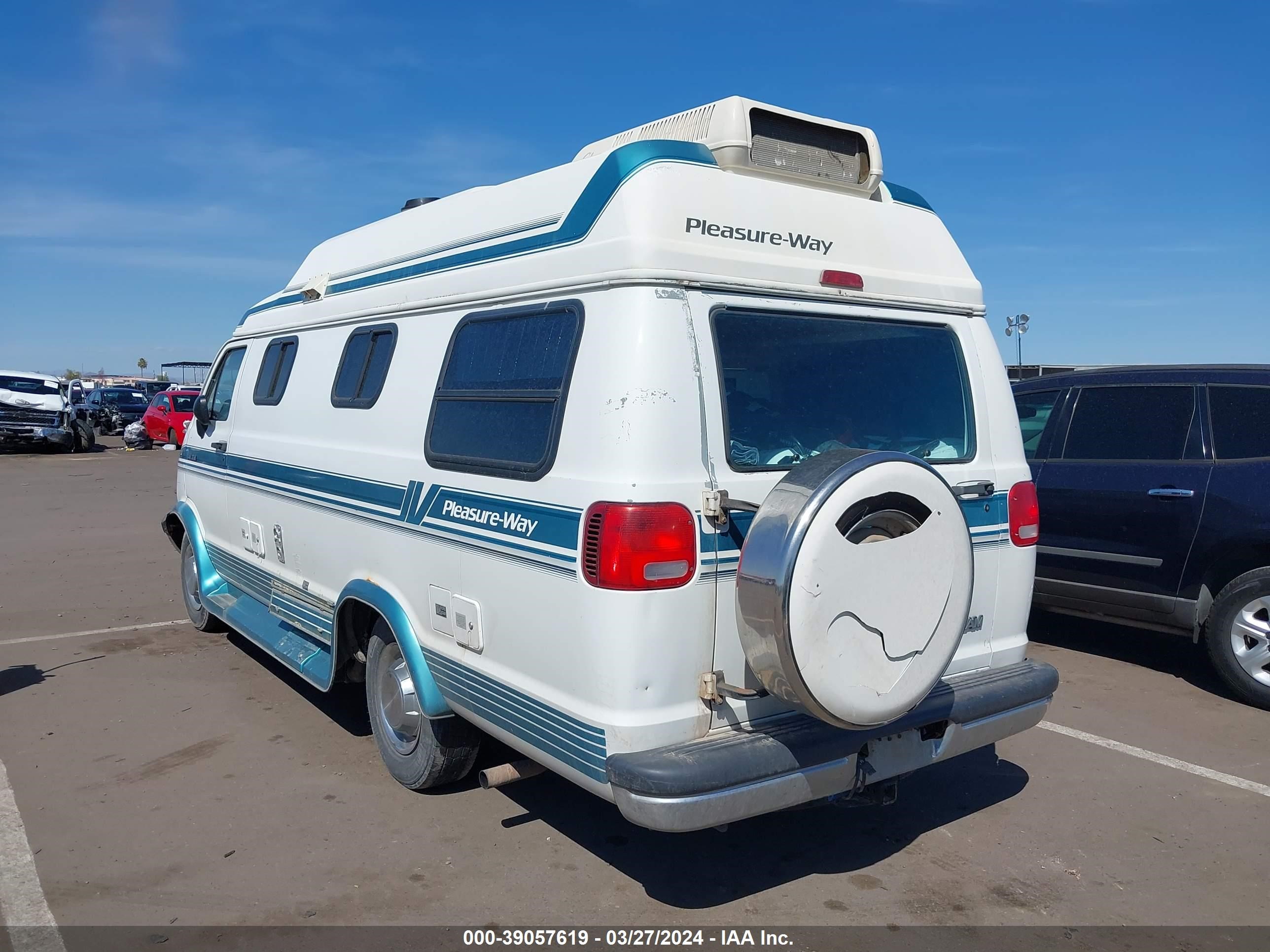 Photo 2 VIN: 2B6KB31Y3RK176324 - DODGE RAM VAN 