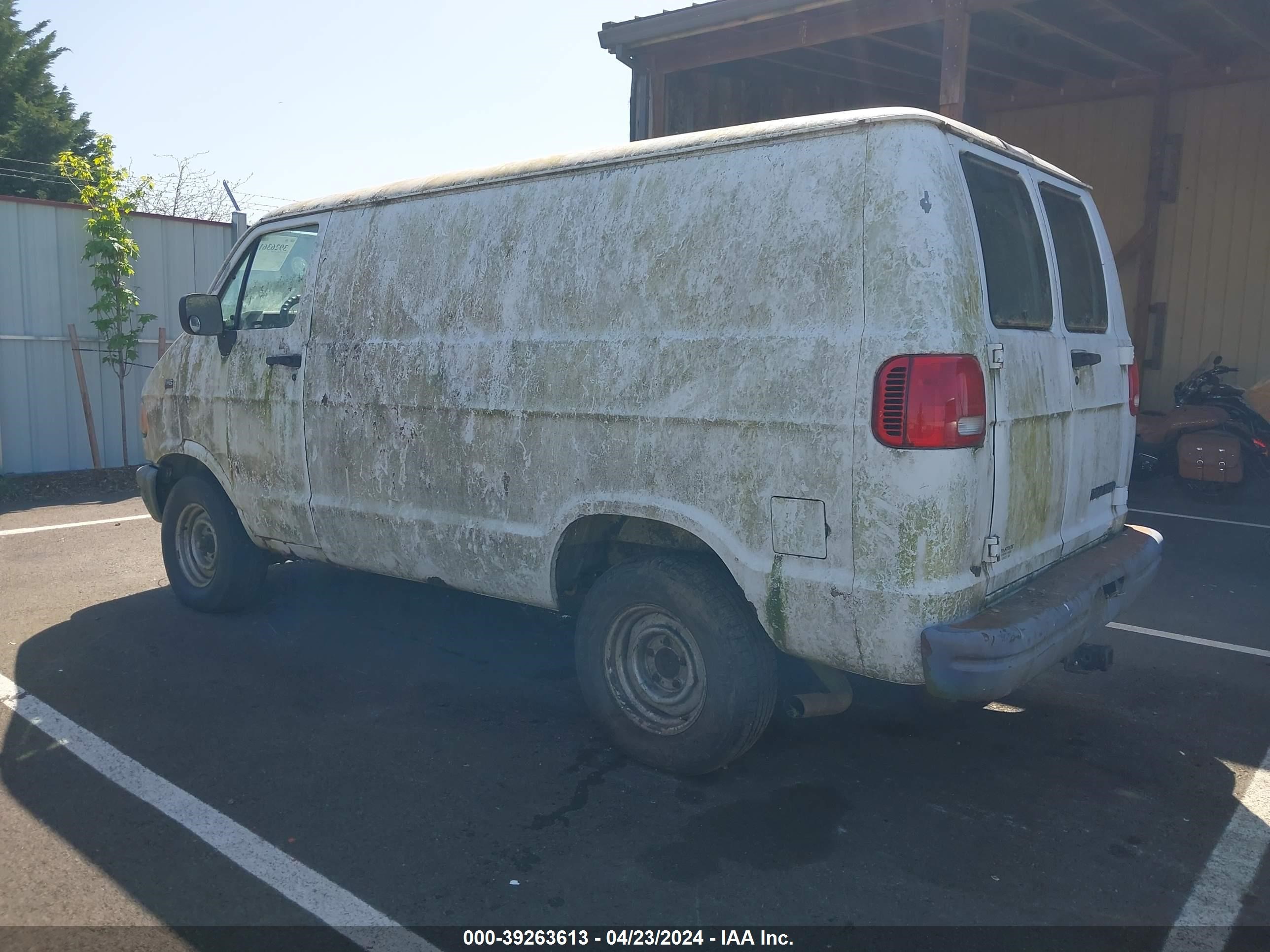 Photo 2 VIN: 2B7GB11X9SK502209 - DODGE RAM VAN 