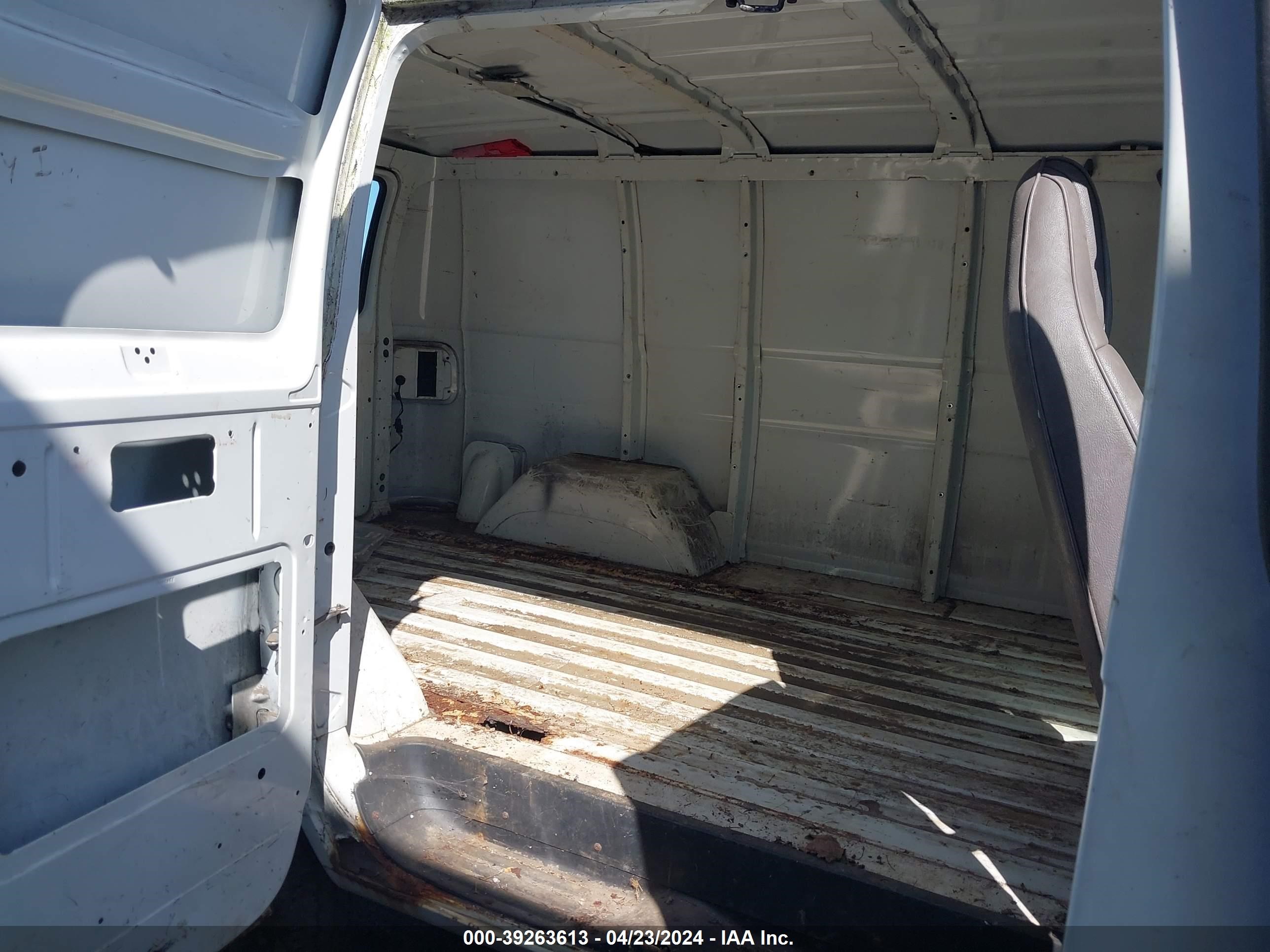 Photo 7 VIN: 2B7GB11X9SK502209 - DODGE RAM VAN 