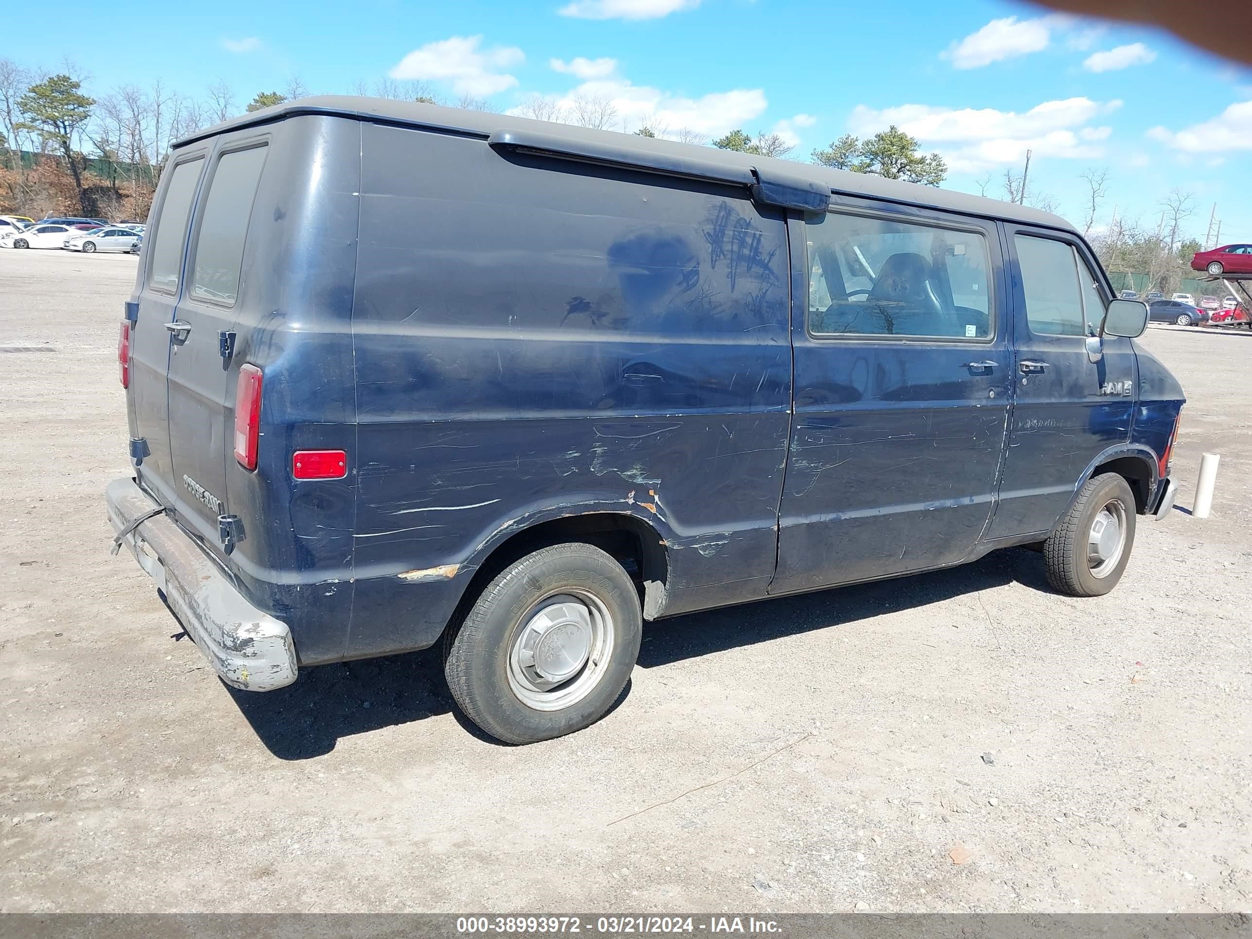 Photo 3 VIN: 2B7GB11Y6LK767082 - DODGE RAM VAN 