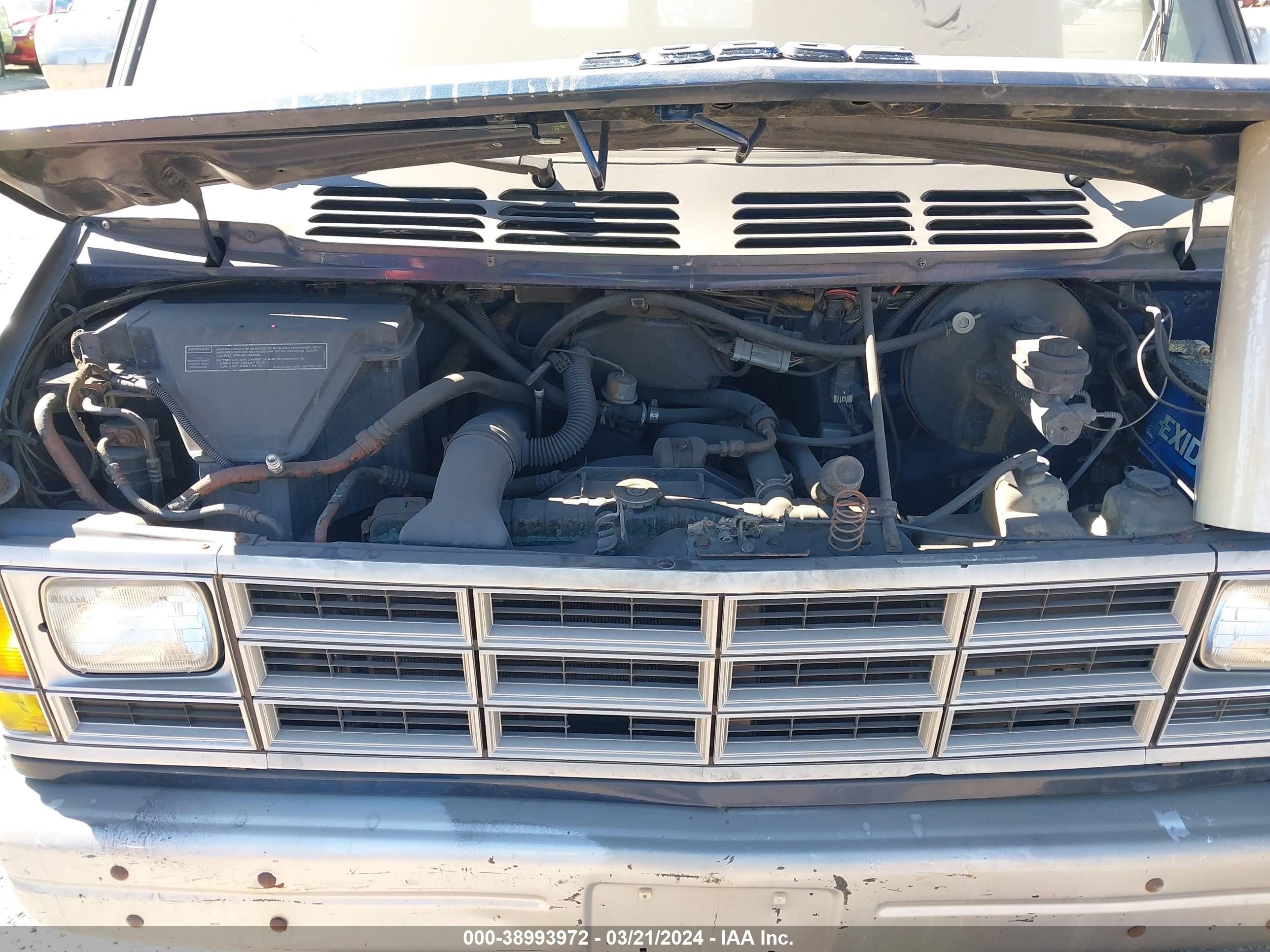 Photo 9 VIN: 2B7GB11Y6LK767082 - DODGE RAM VAN 