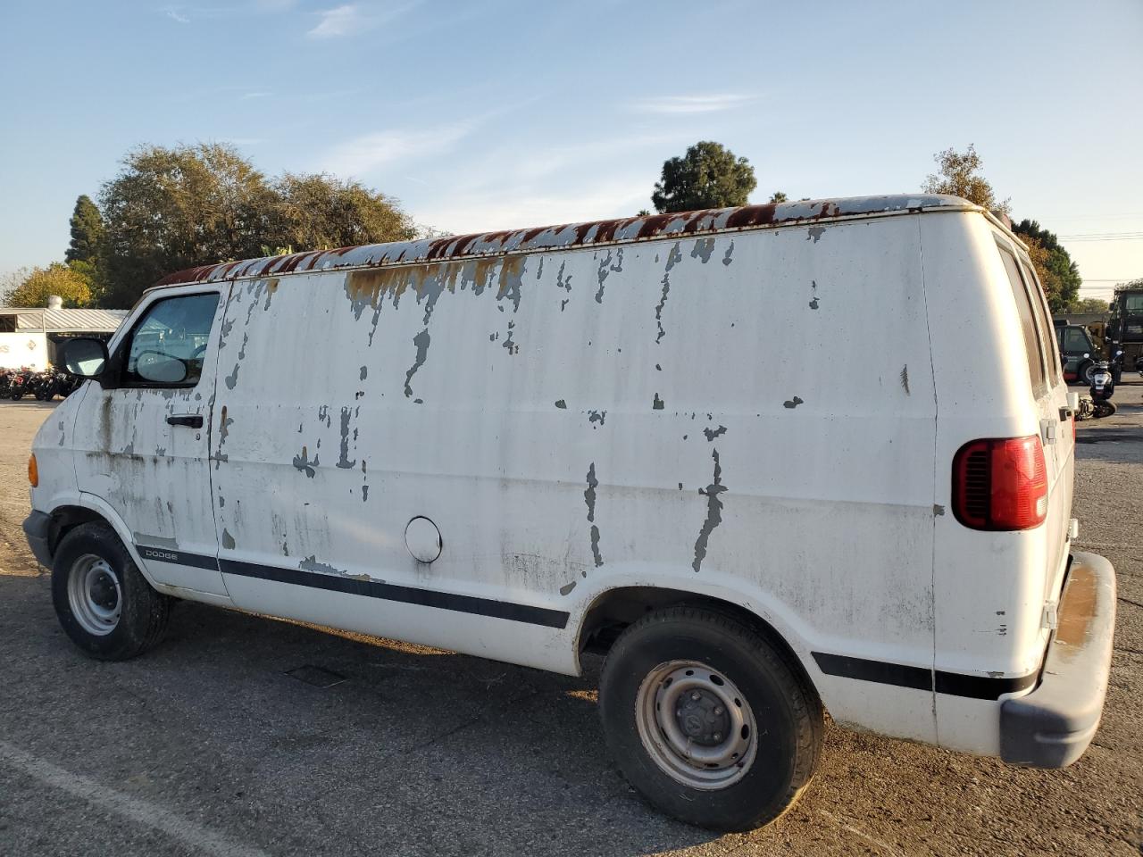 Photo 1 VIN: 2B7HB11X72K100161 - DODGE RAM VAN 