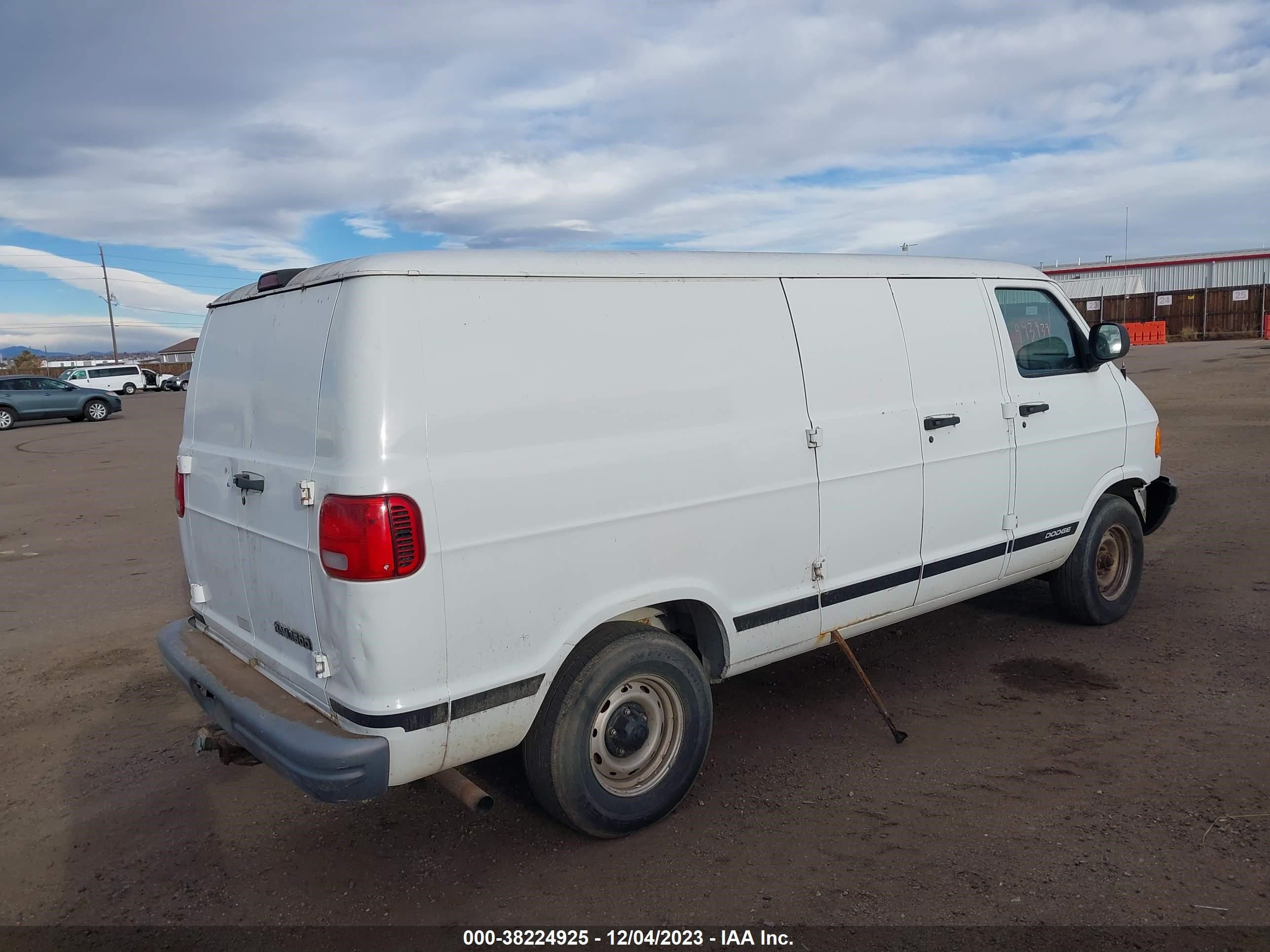 Photo 3 VIN: 2B7HB11Y2WK102950 - DODGE ALL 