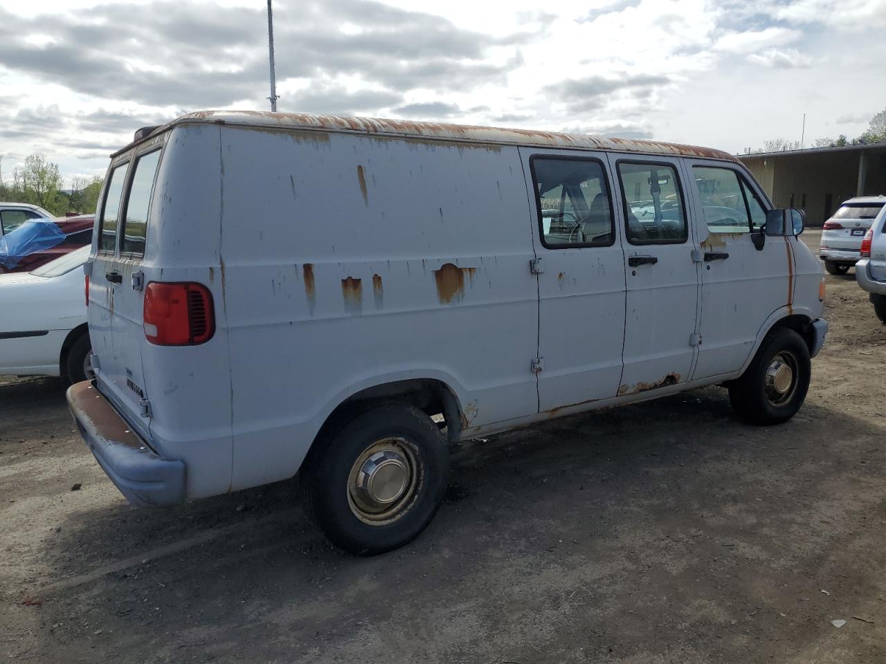 Photo 2 VIN: 2B7HB21Y0TK188678 - DODGE RAM VAN 