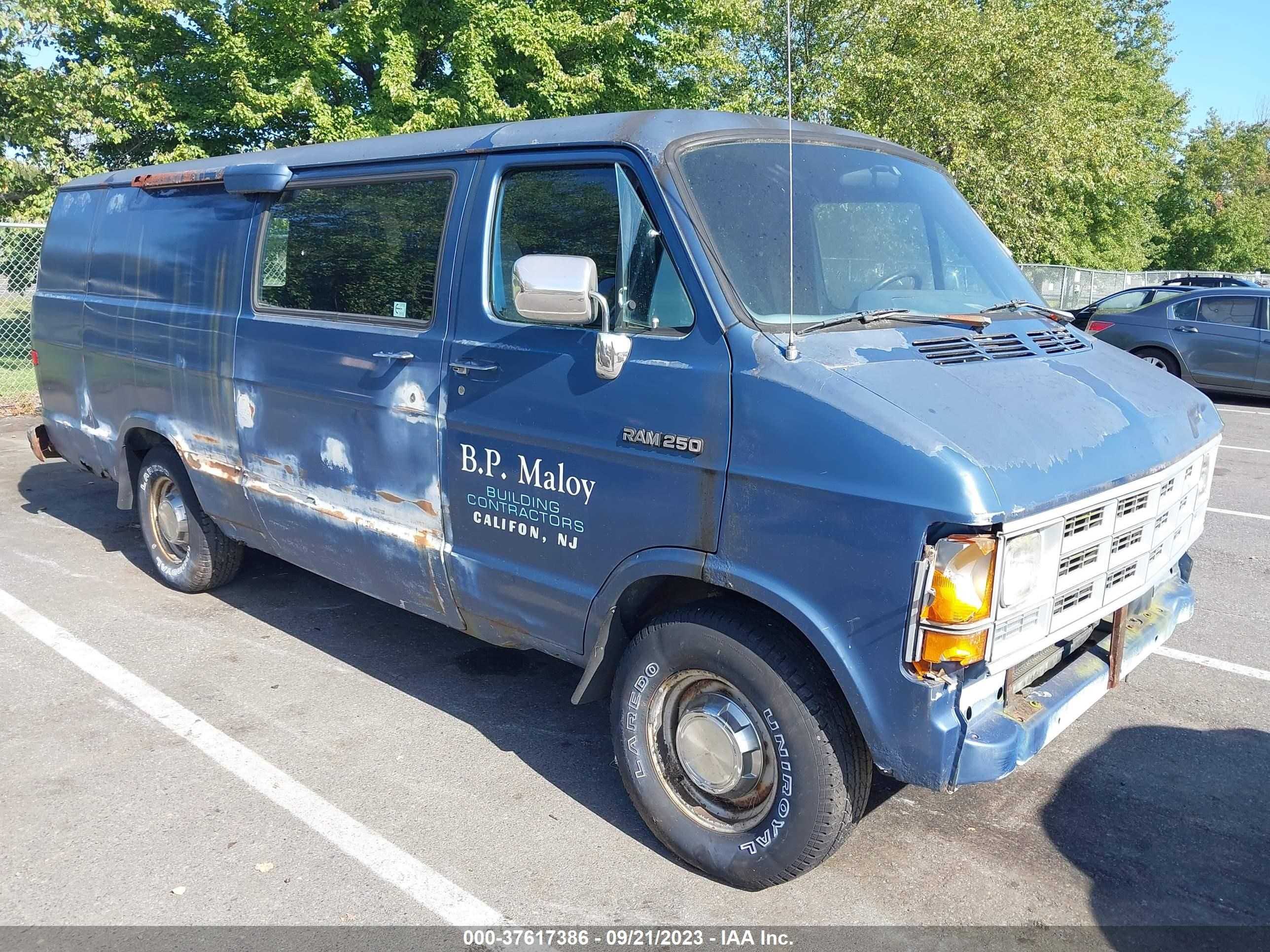 Photo 2 VIN: 2B7HB21Y2PK509206 - DODGE RAM VAN 