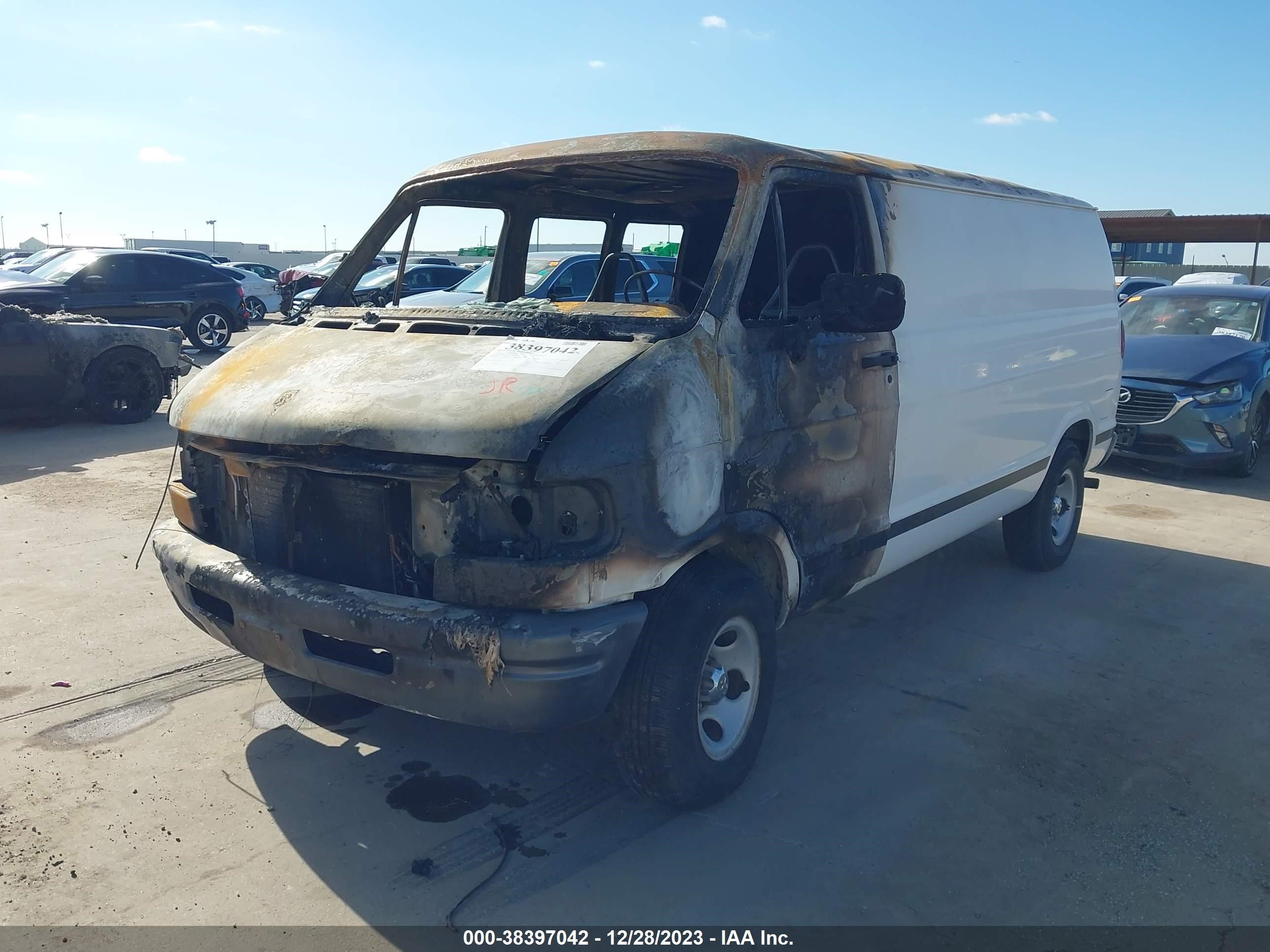 Photo 1 VIN: 2B7HB21Y2VK518419 - DODGE RAM VAN 