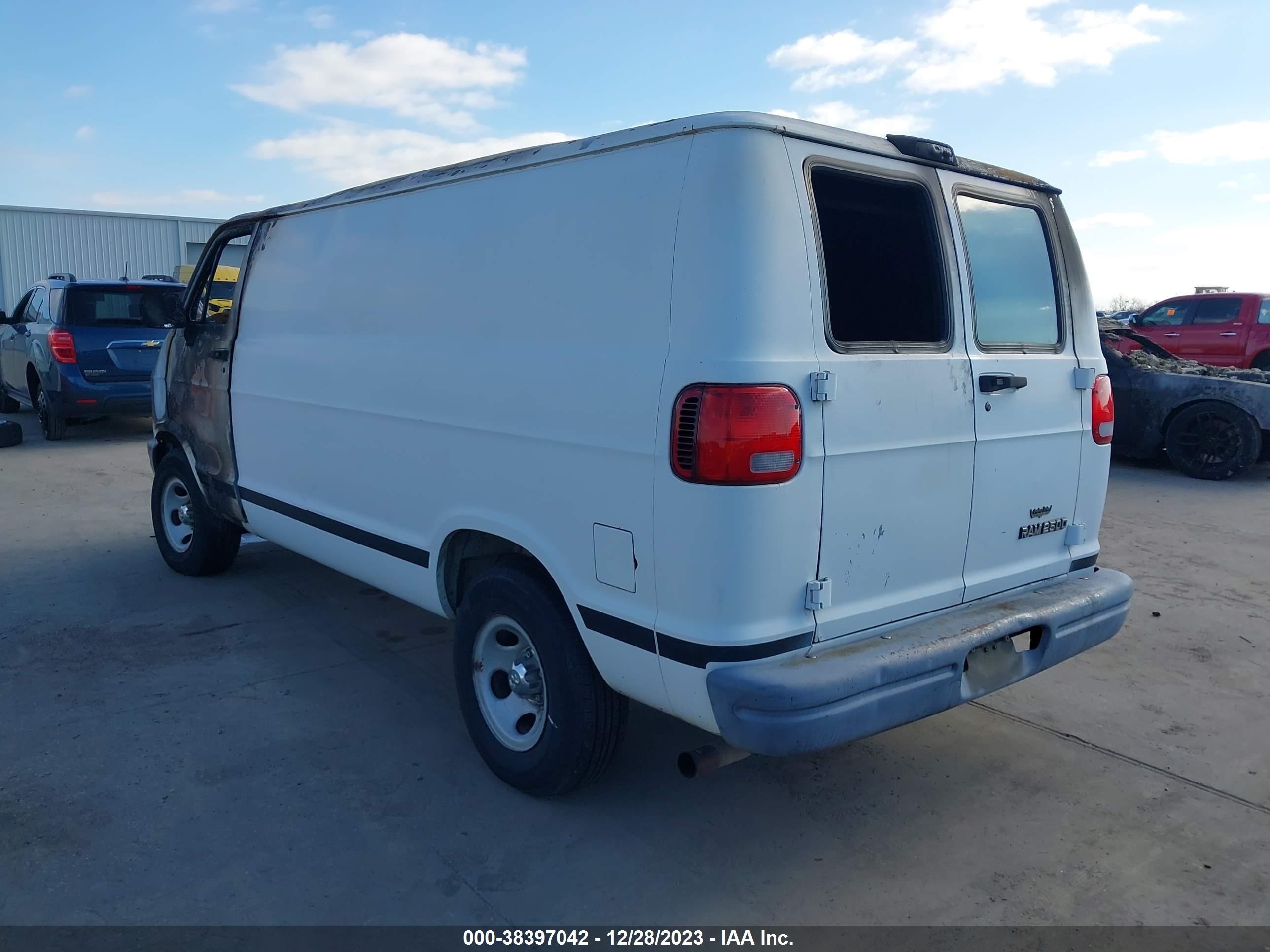 Photo 2 VIN: 2B7HB21Y2VK518419 - DODGE RAM VAN 