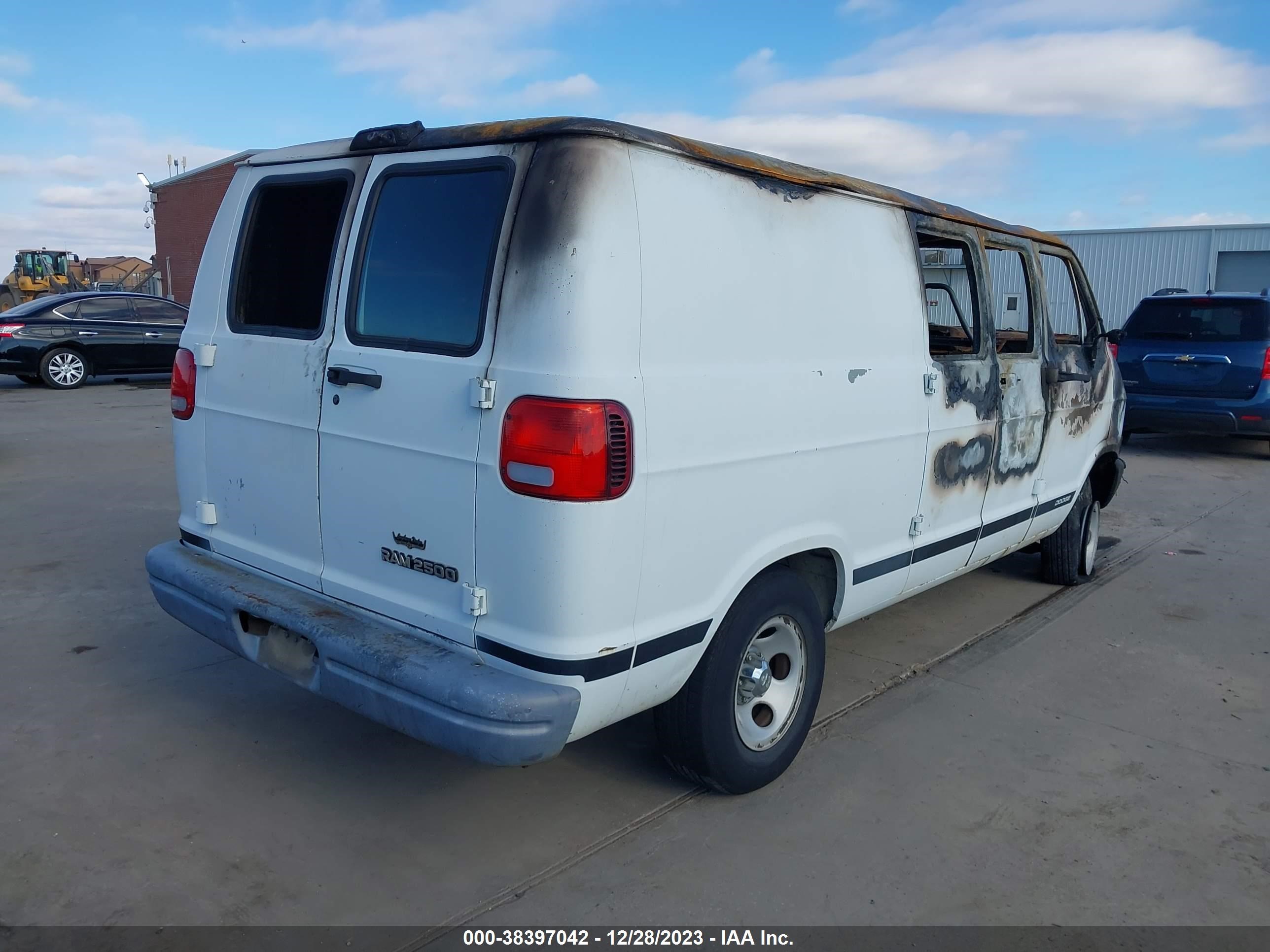 Photo 3 VIN: 2B7HB21Y2VK518419 - DODGE RAM VAN 