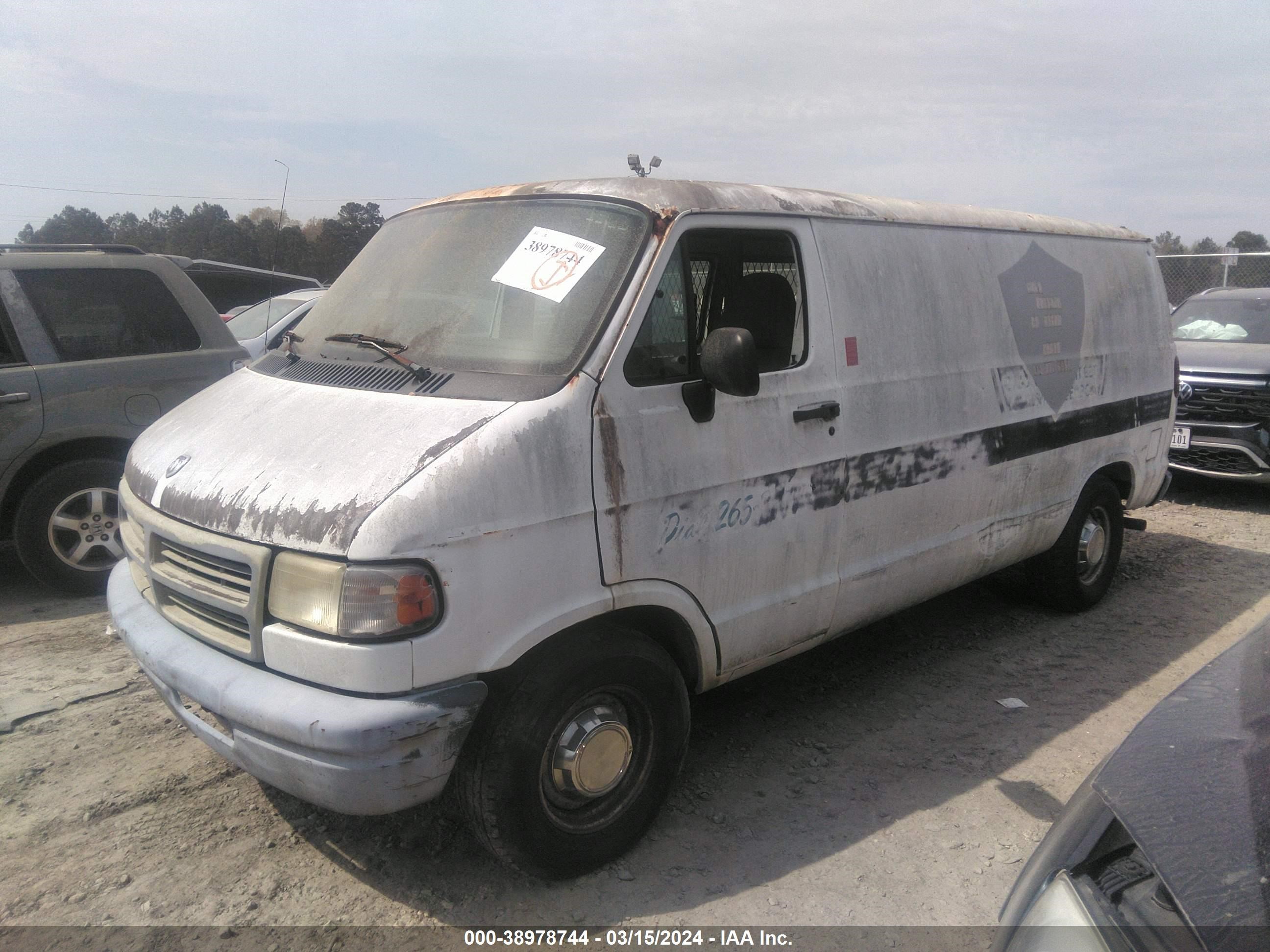 Photo 1 VIN: 2B7HB21Y6TK117050 - DODGE RAM VAN 