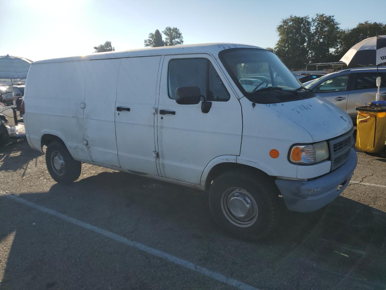 Photo 3 VIN: 2B7HB21Z3TK106726 - DODGE RAM VAN 