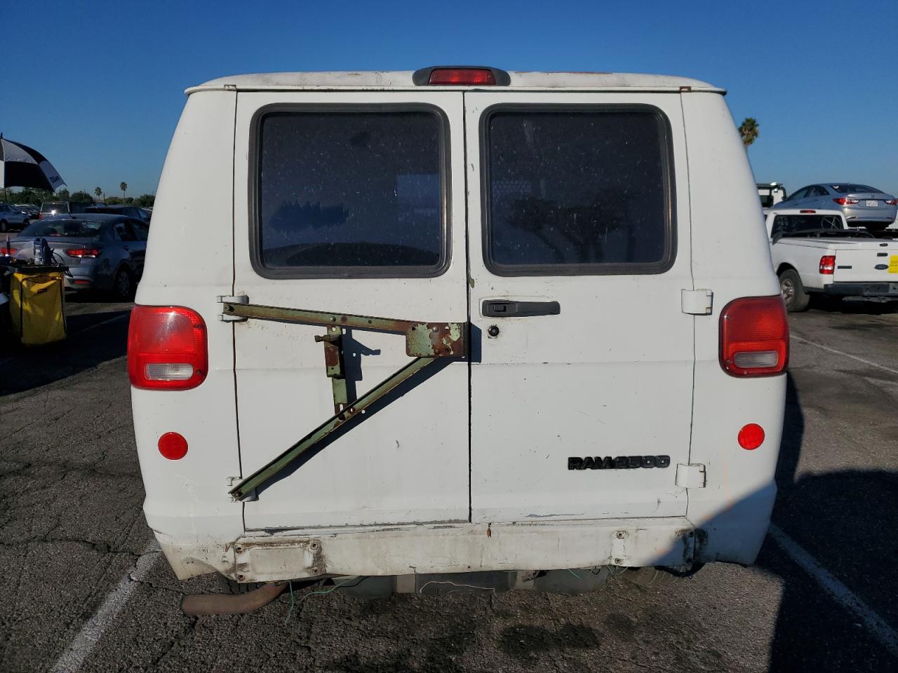 Photo 5 VIN: 2B7HB21Z3TK106726 - DODGE RAM VAN 