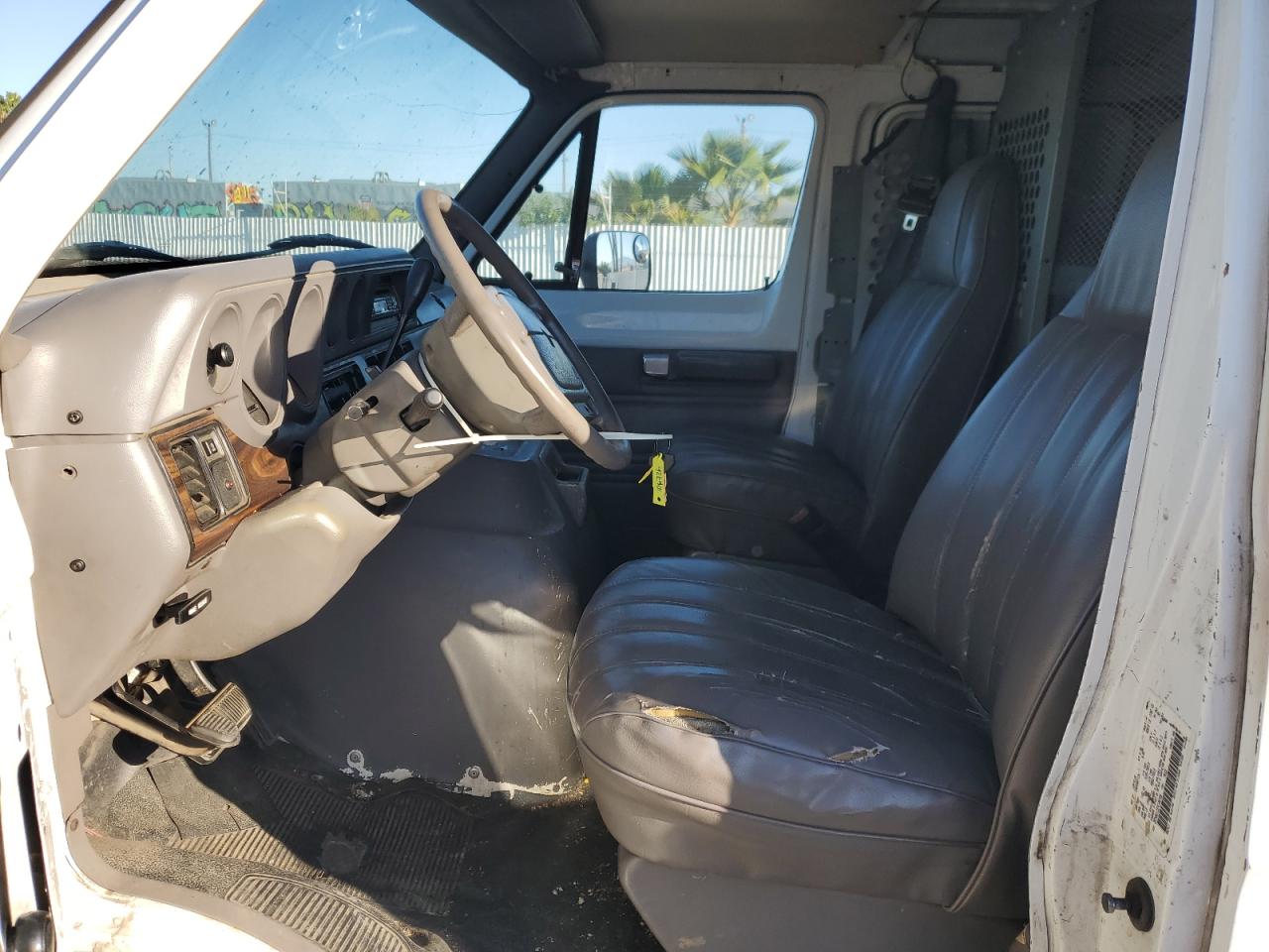 Photo 6 VIN: 2B7HB21Z3TK106726 - DODGE RAM VAN 