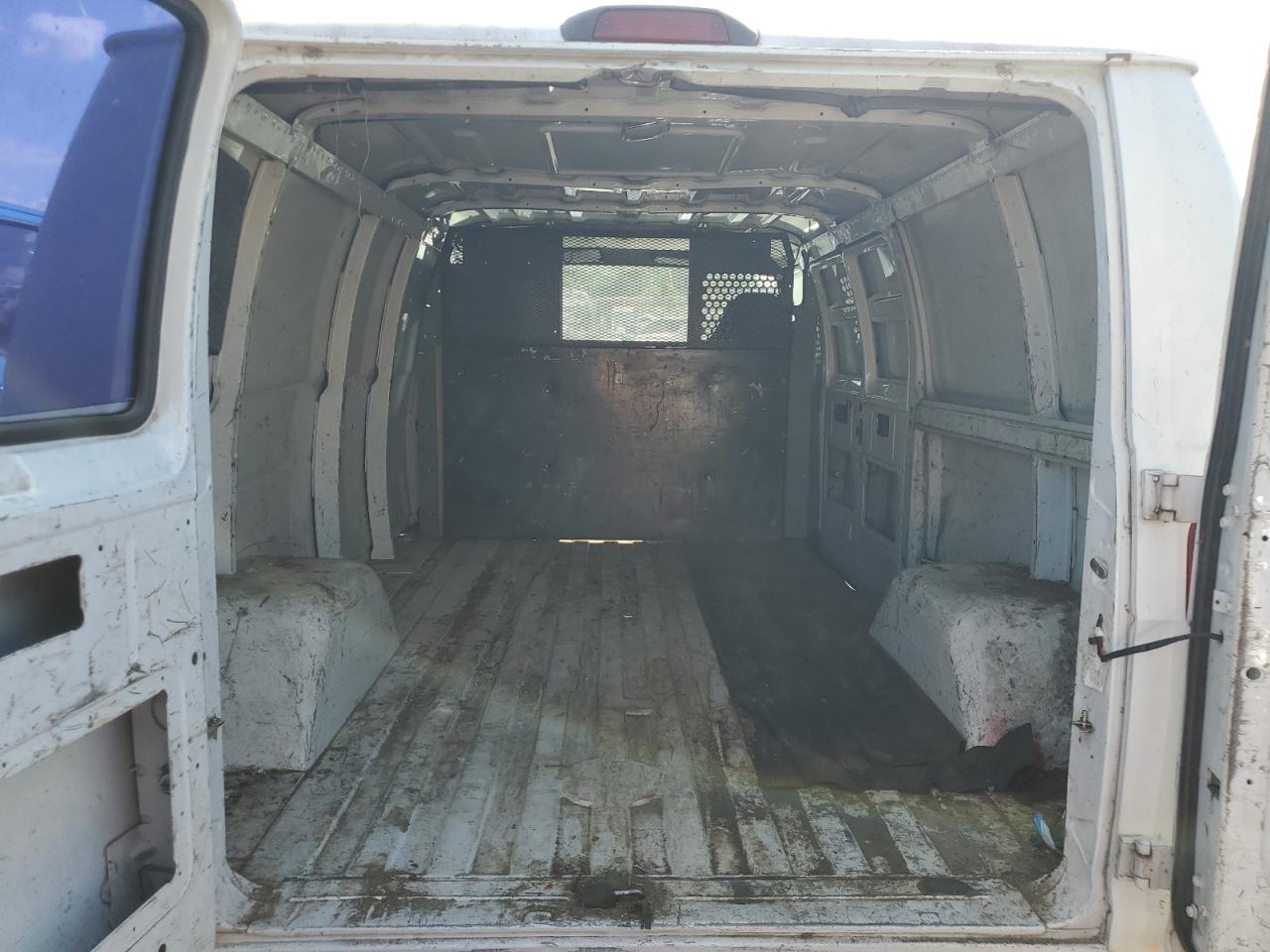 Photo 9 VIN: 2B7HB21Z3TK106726 - DODGE RAM VAN 