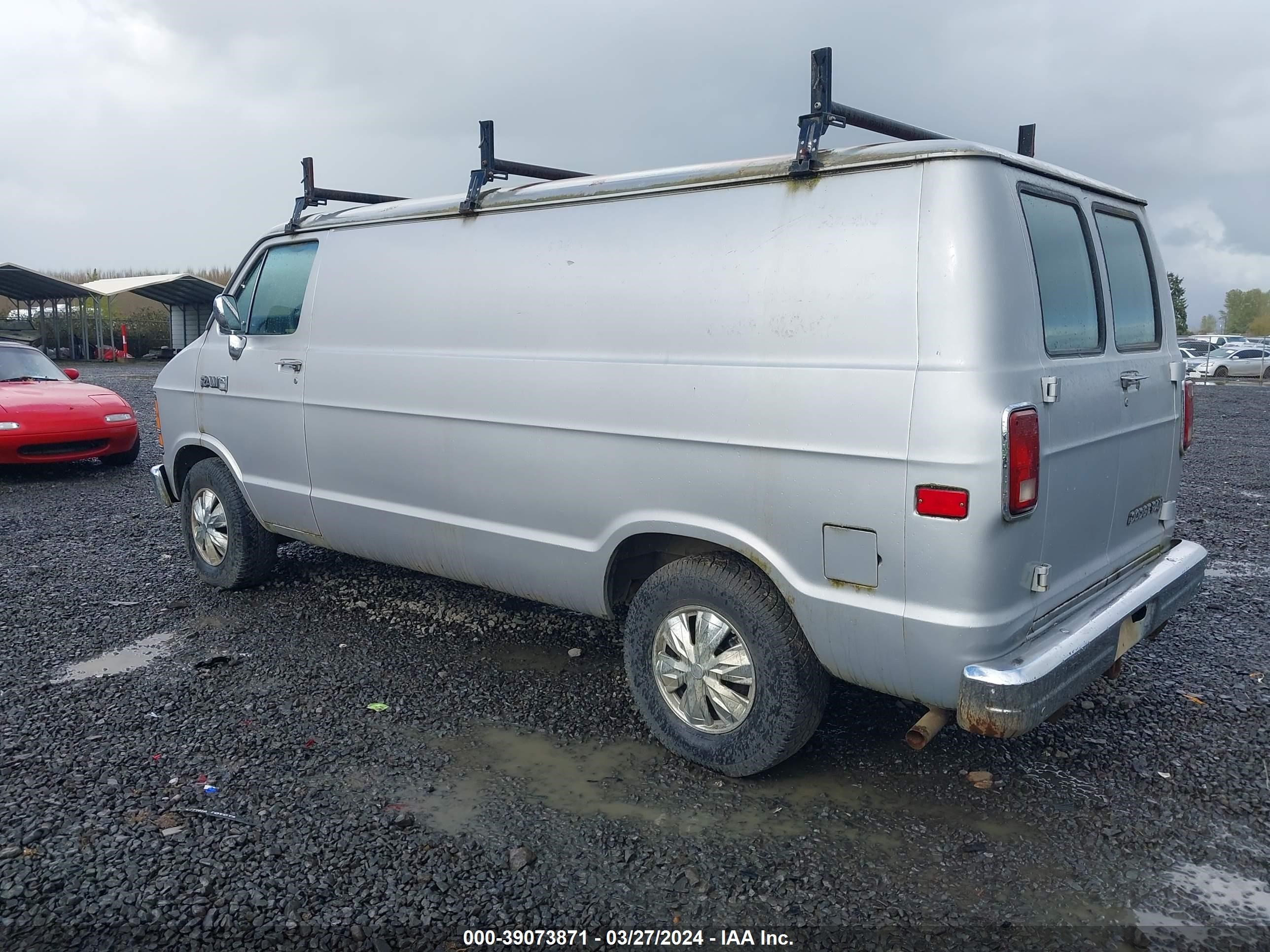 Photo 2 VIN: 2B7HB23TXHK257398 - DODGE RAM VAN 