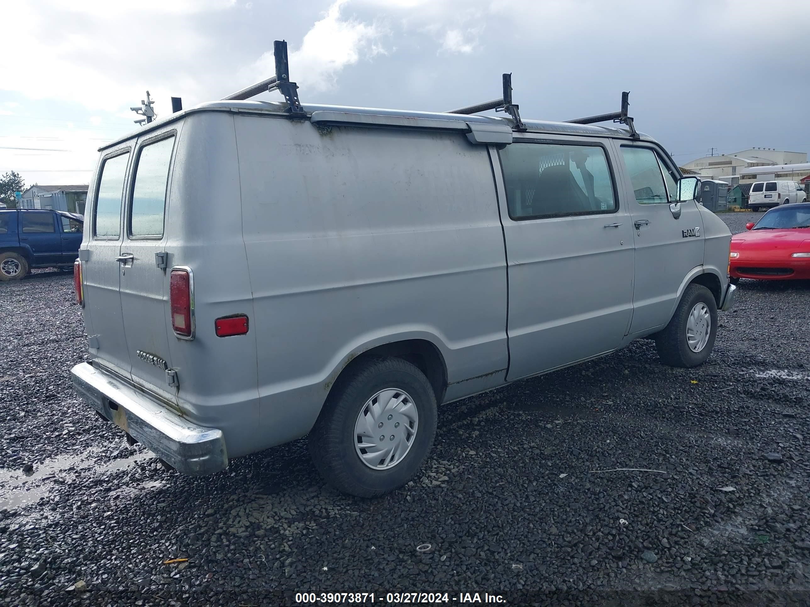 Photo 3 VIN: 2B7HB23TXHK257398 - DODGE RAM VAN 