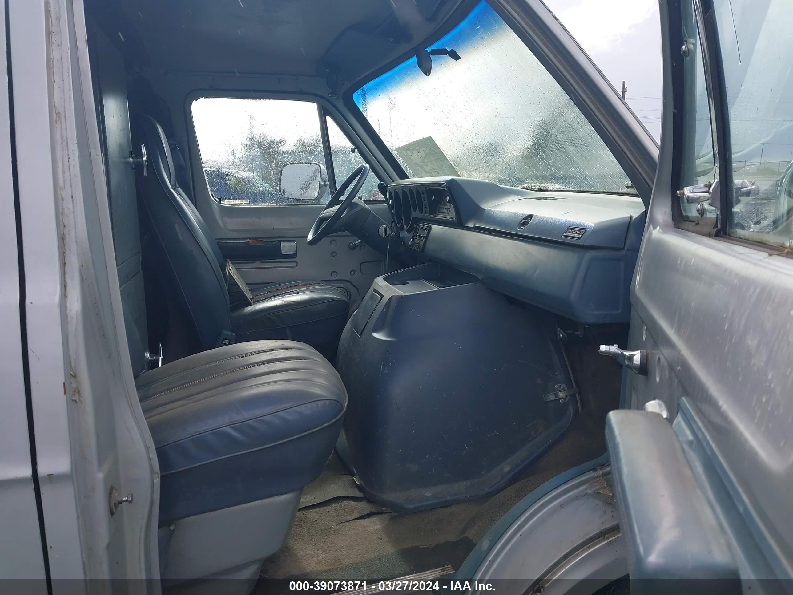 Photo 4 VIN: 2B7HB23TXHK257398 - DODGE RAM VAN 