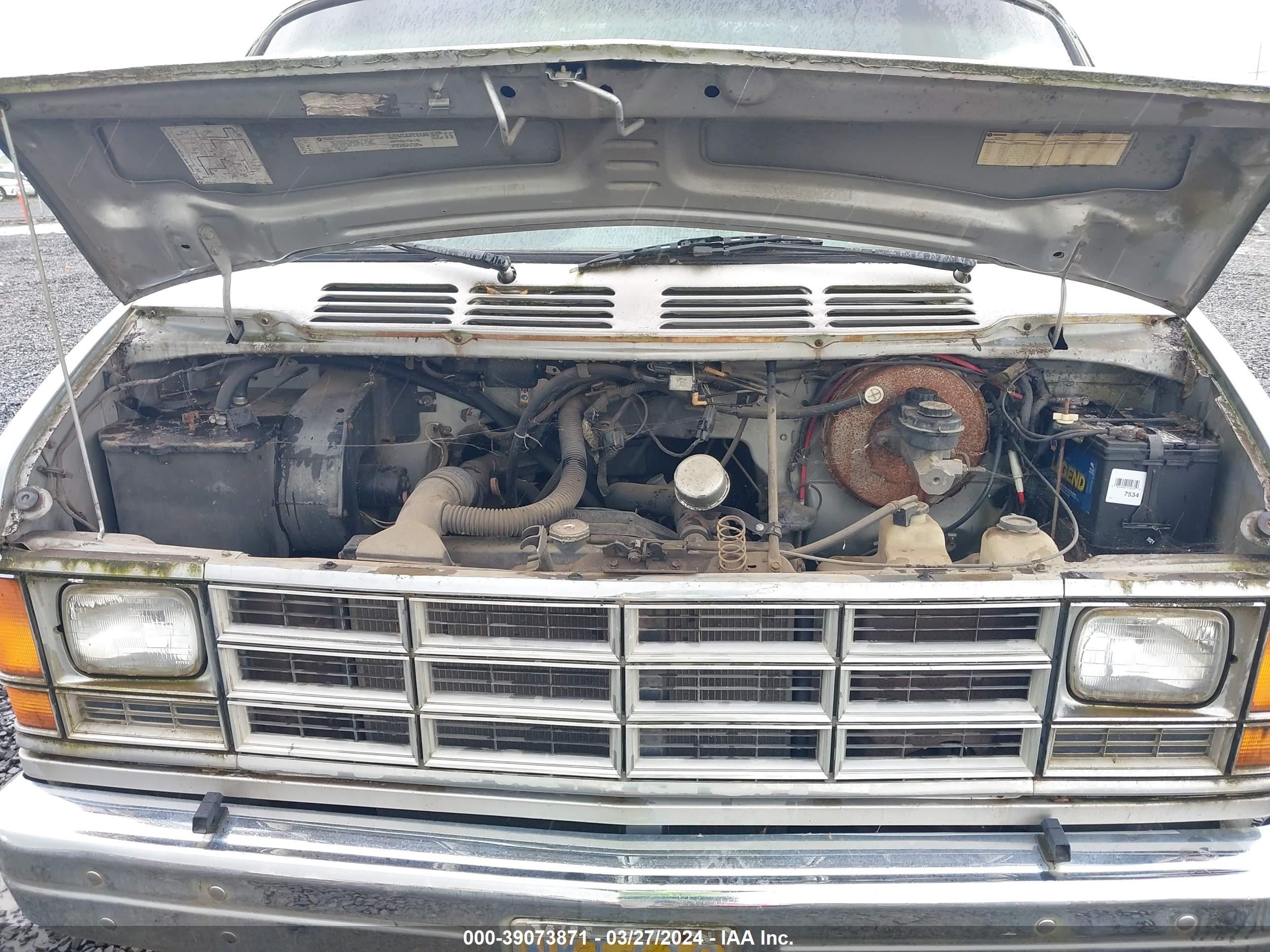 Photo 9 VIN: 2B7HB23TXHK257398 - DODGE RAM VAN 