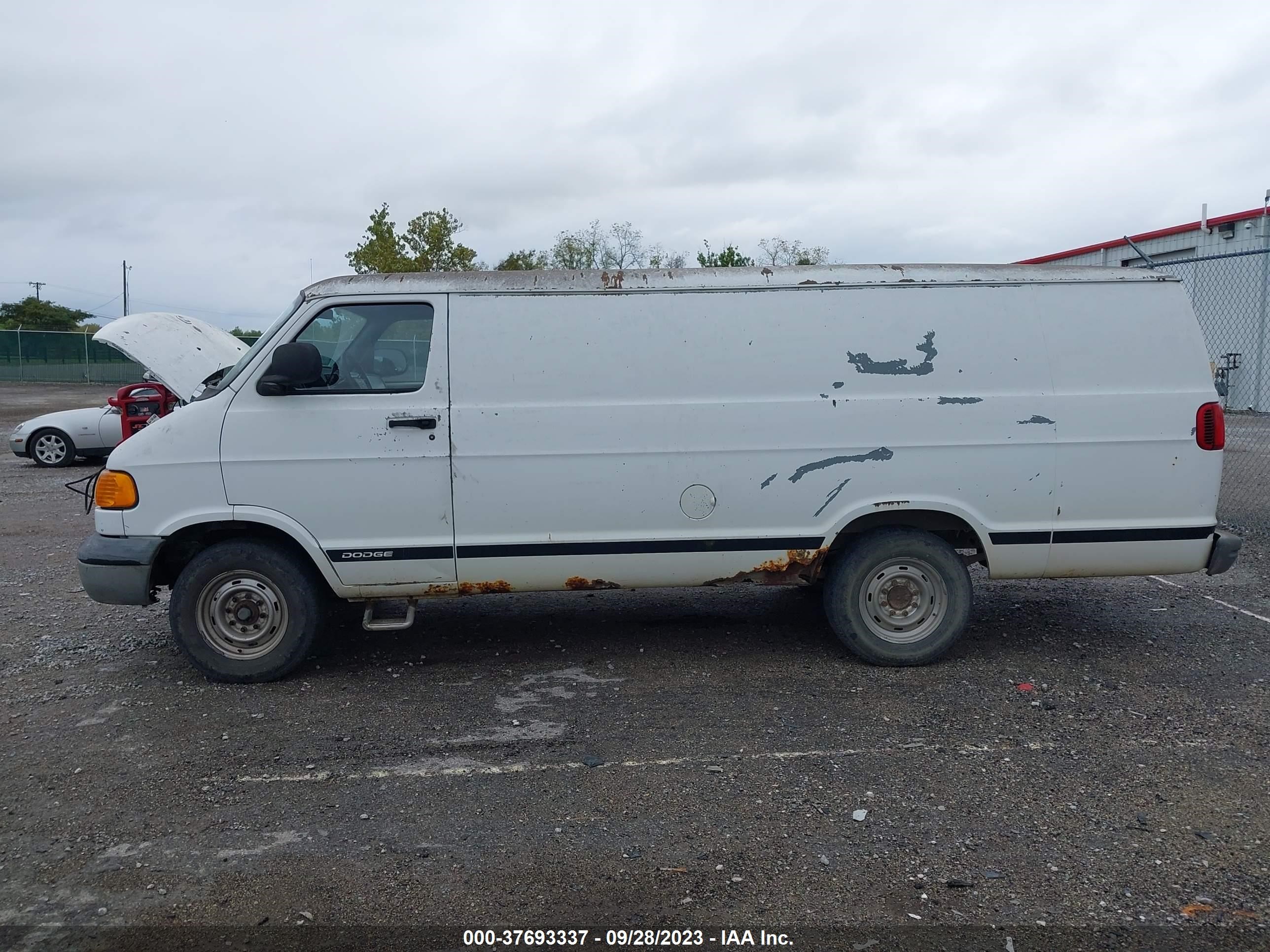 Photo 5 VIN: 2B7JB21Y2YK114770 - DODGE RAM VAN 