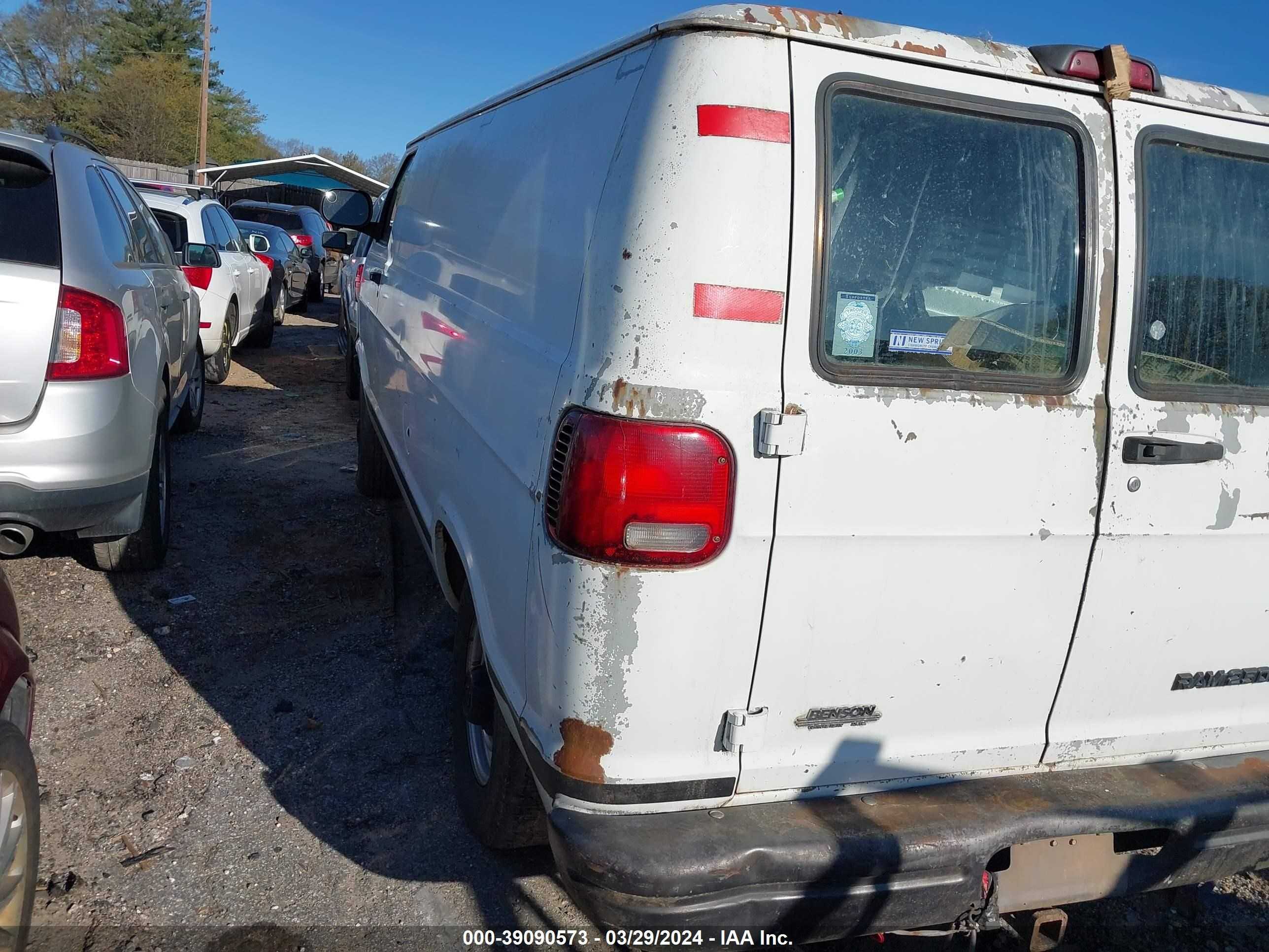 Photo 2 VIN: 2B7JB21Y42K106144 - DODGE RAM VAN 