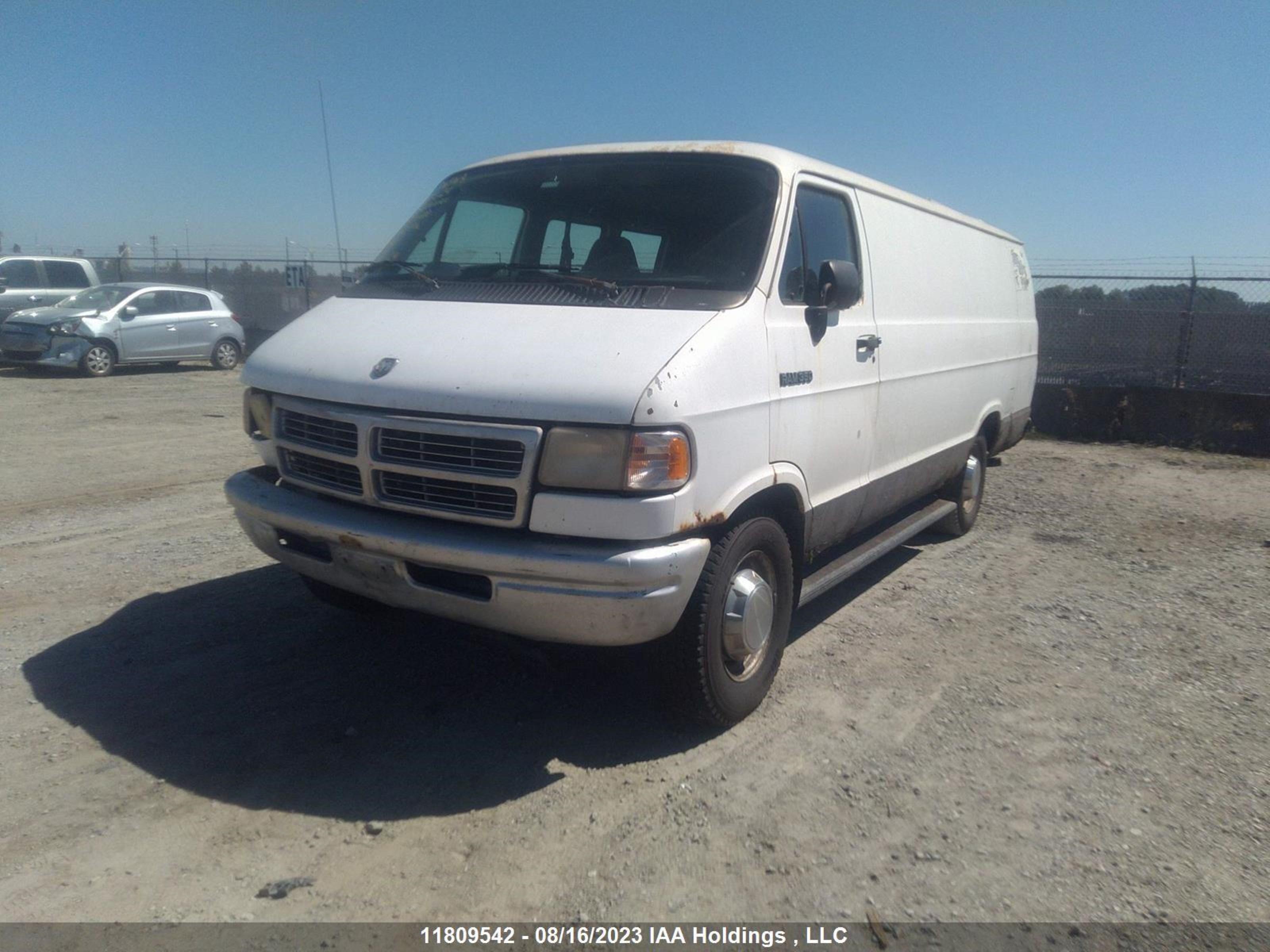 Photo 1 VIN: 2B7KB31Y2RK549400 - DODGE RAM VAN 