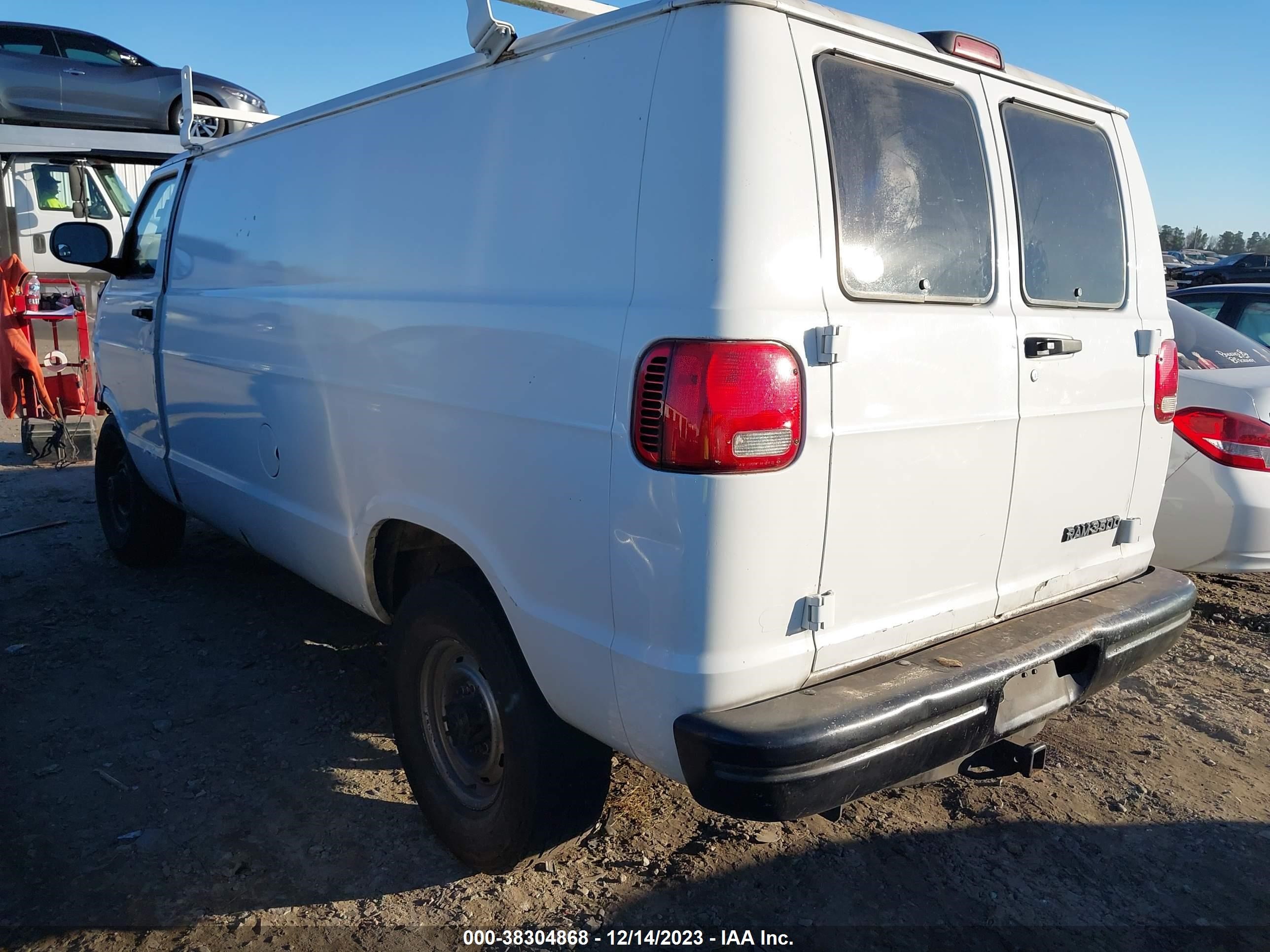 Photo 2 VIN: 2B7KB31Y72K135468 - DODGE RAM VAN 