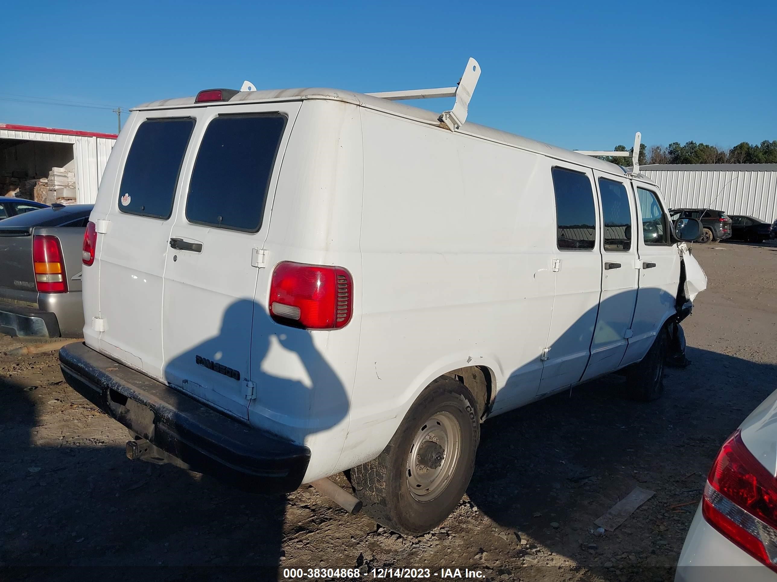 Photo 3 VIN: 2B7KB31Y72K135468 - DODGE RAM VAN 