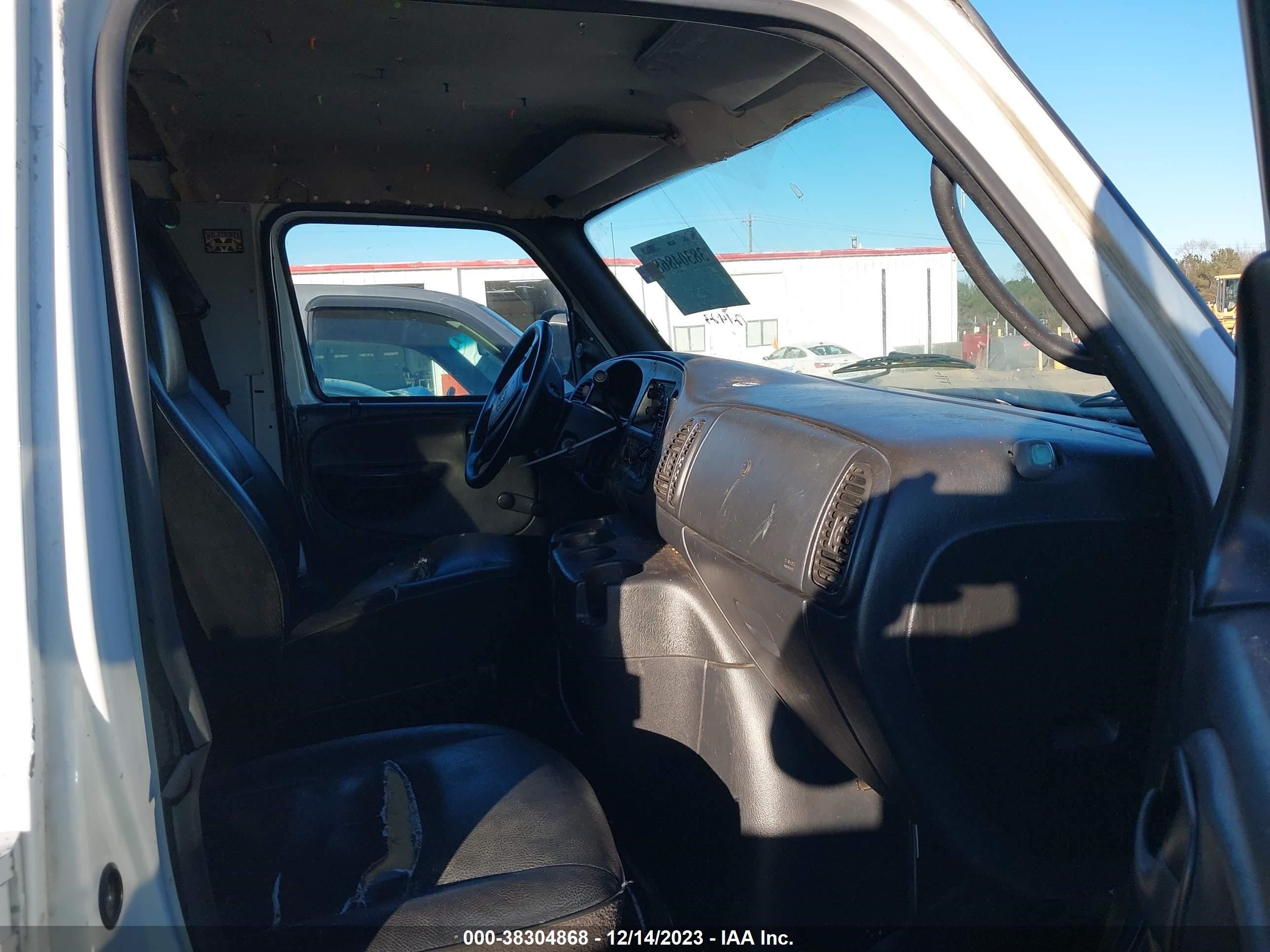 Photo 4 VIN: 2B7KB31Y72K135468 - DODGE RAM VAN 