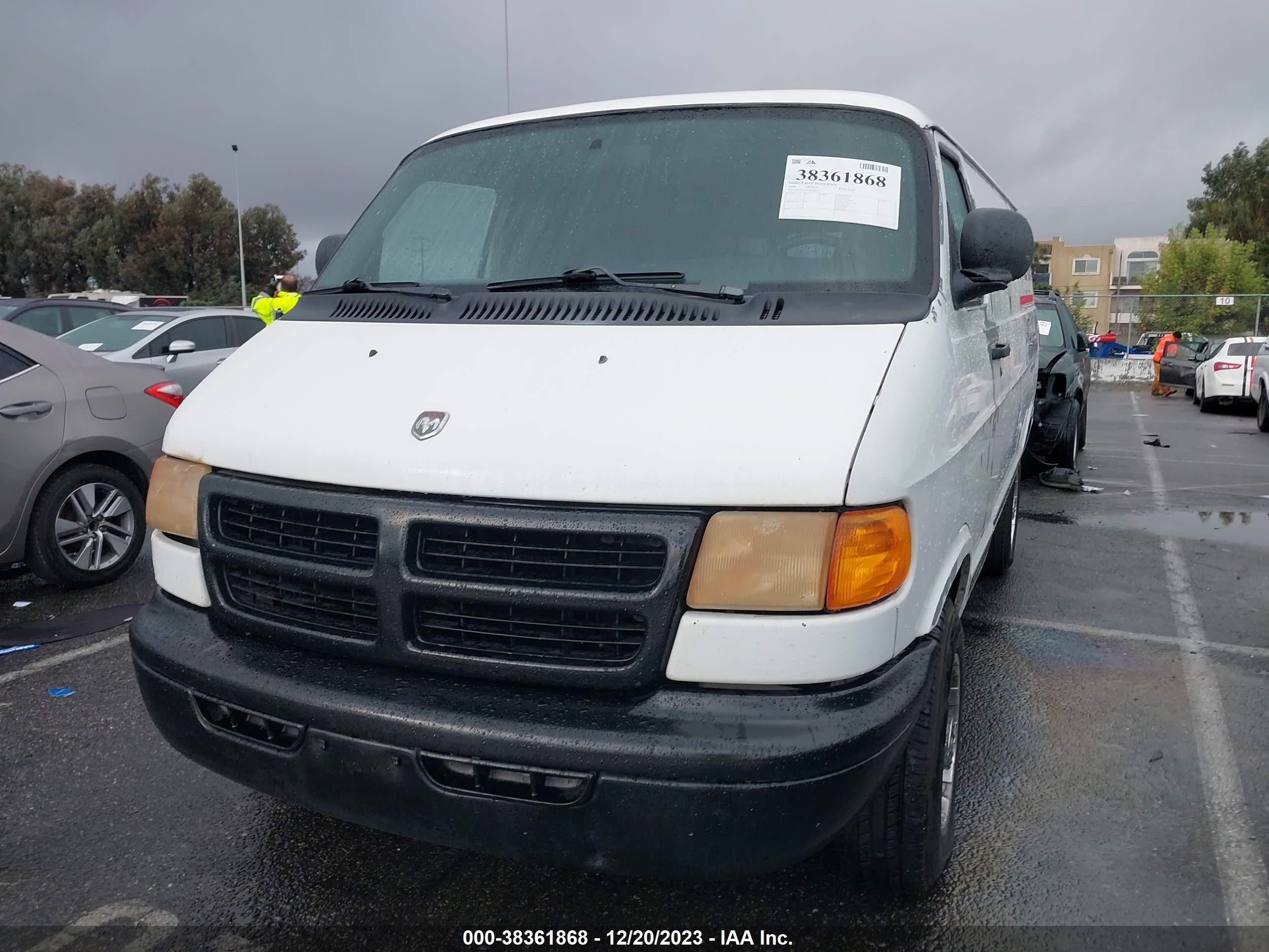 Photo 10 VIN: 2B7KB31Z6YK106254 - DODGE RAM VAN 