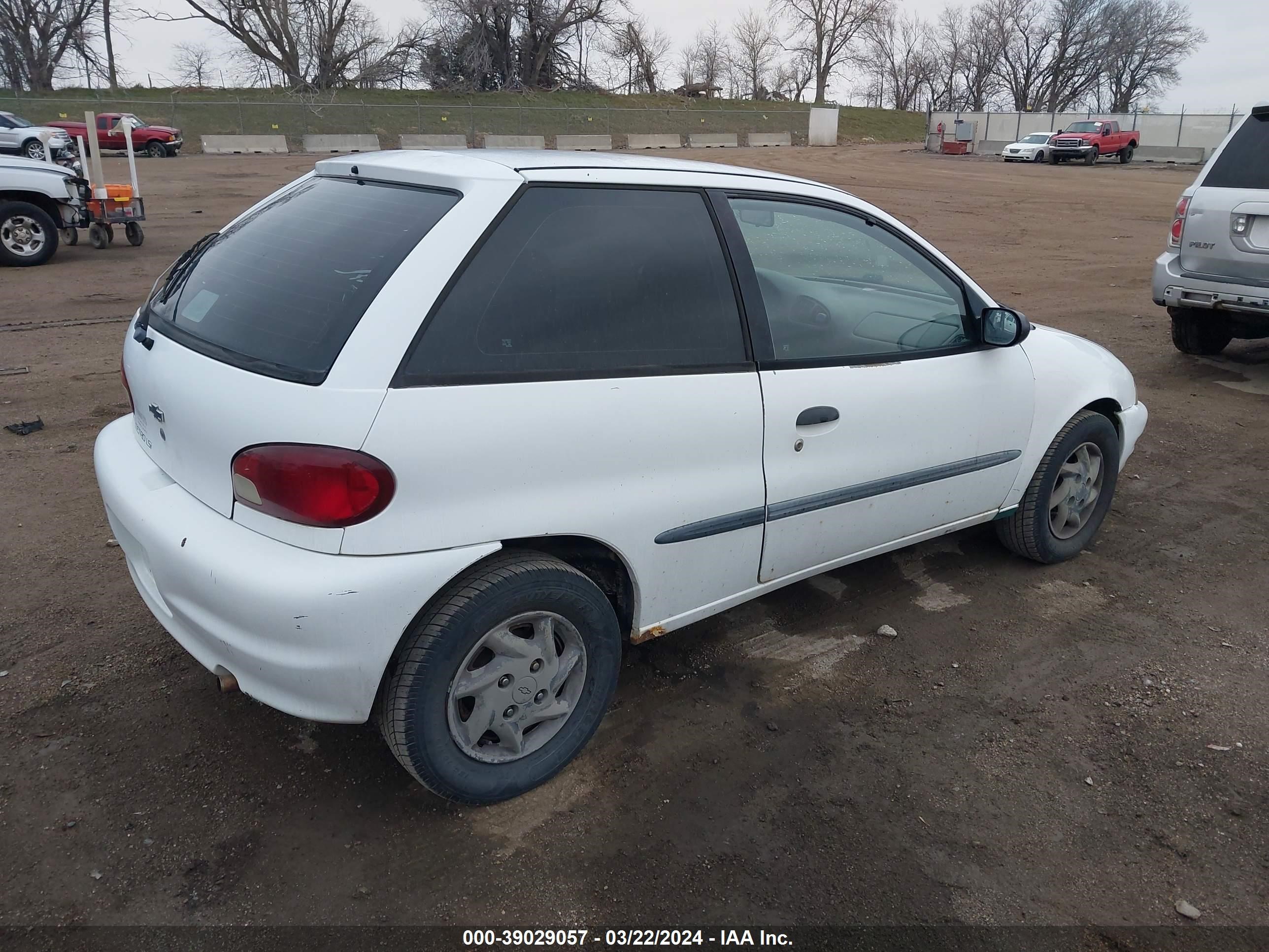 Photo 3 VIN: 2C1MR2225X6711290 - CHEVROLET METRO 